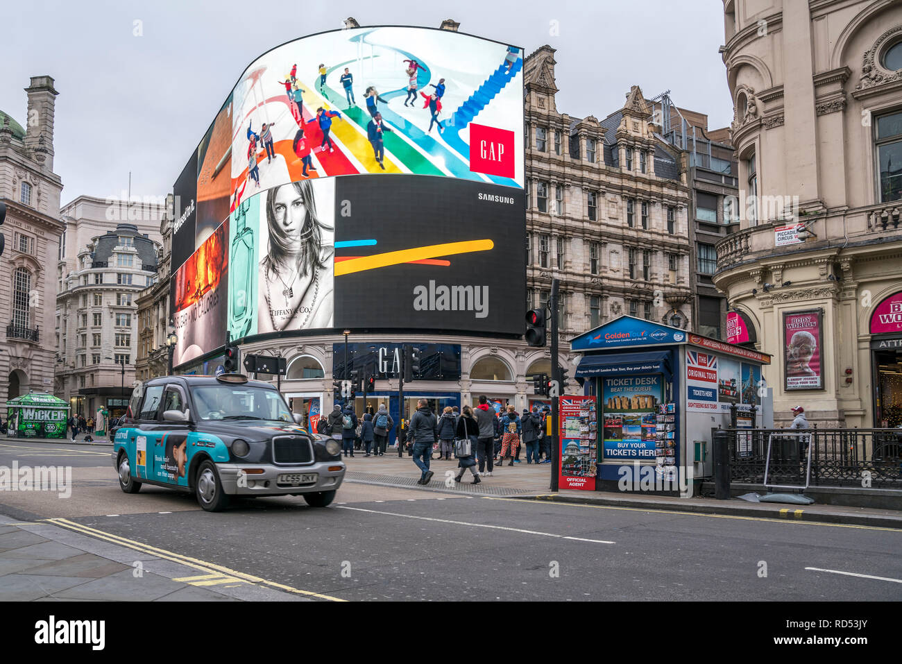 Taxi am Piccadilly Circus, London, Vereinigtes Königreich Großbritannien, Europa | Taxi am Piccadilly Circus, London, Vereinigtes Königreich Britai Stockfoto