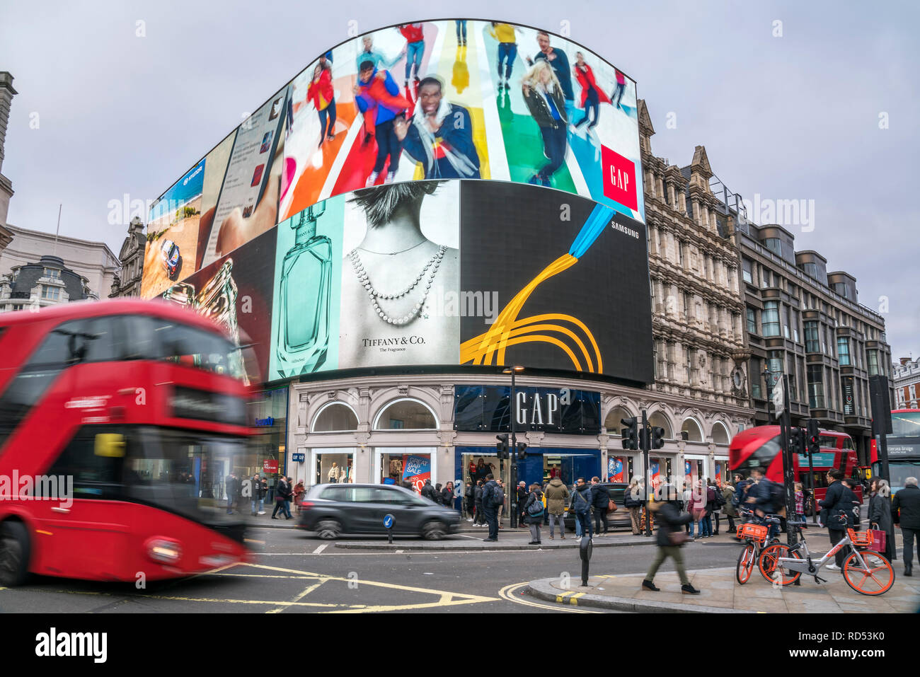 Roter Doppeldeccurbus am Piccadilly Circus, London, Vereinigtes Königreich Großbritannien, Europa | Rote Doppeldeckerbus am Piccadilly Circus, Lond Stockfoto