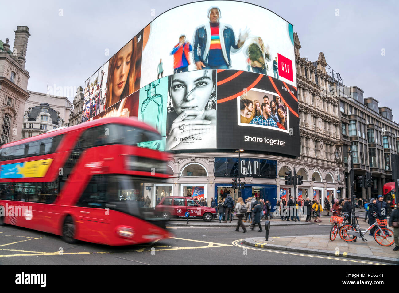 Roter Doppeldeccurbus am Piccadilly Circus, London, Vereinigtes Königreich Großbritannien, Europa | Rote Doppeldeckerbus am Piccadilly Circus, Lond Stockfoto