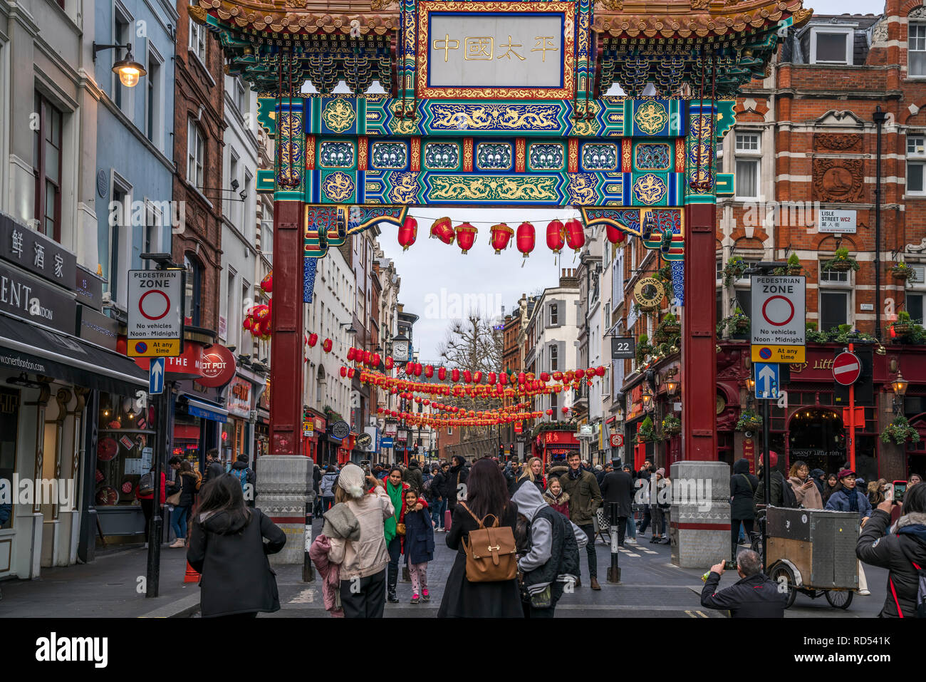 Chinatown Tor, Wardour Street, London, Vereinigtes Königreich Großbritannien, Europa | Chinatown Gate auf Wardour Street London, Vereinigtes Königreich von G Stockfoto