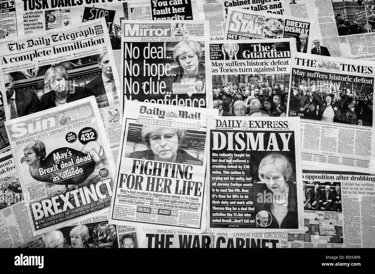 Britische Zeitung Titelseiten berichtet, dass Premierminister Theresa's kann Brexit Deal im Parlament abgelehnt worden ist. Stockfoto