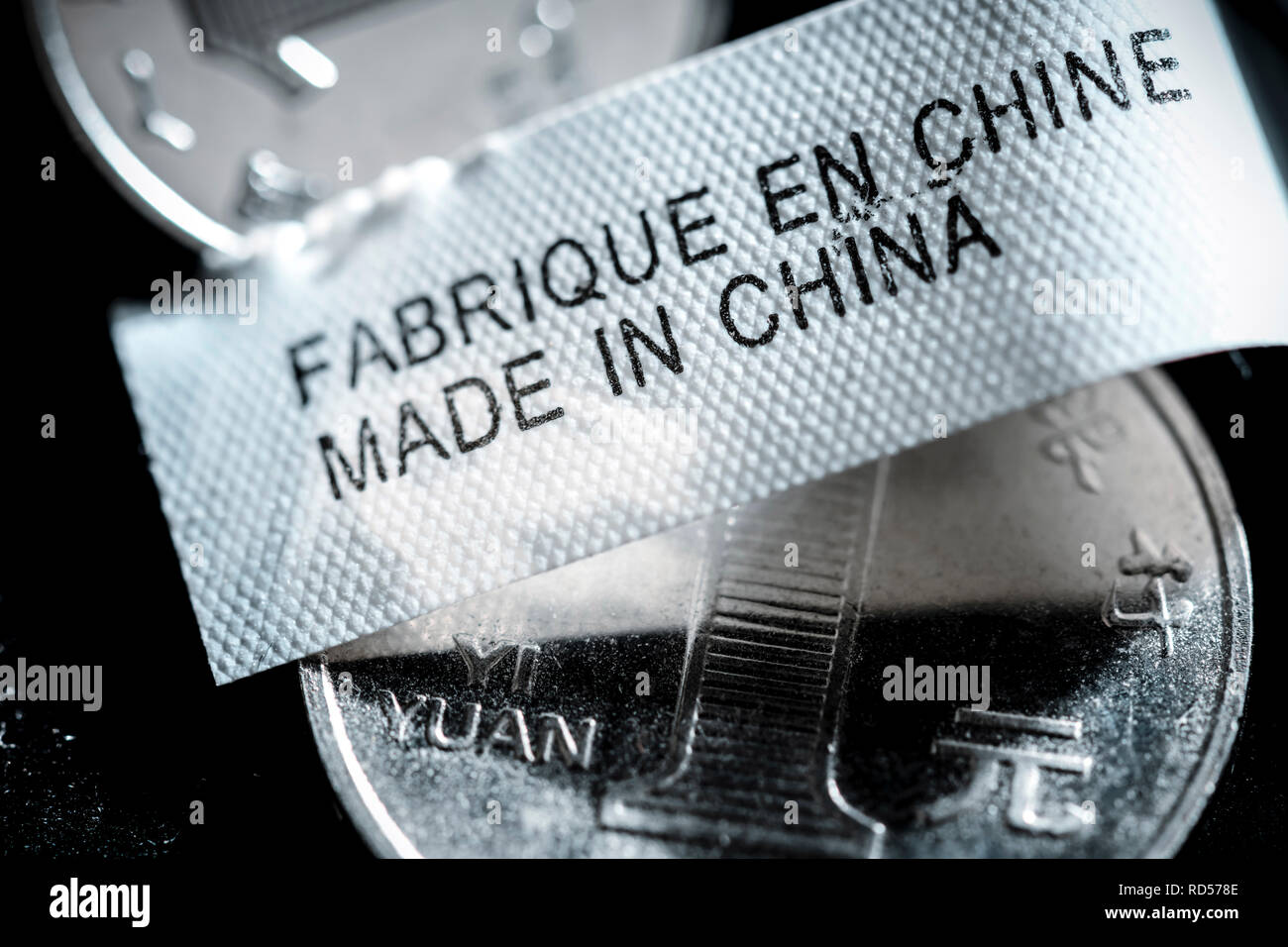 Label Made in China und chinesische yuan Münze, Etikett Made in China und chinesische Yuan-Münze Stockfoto