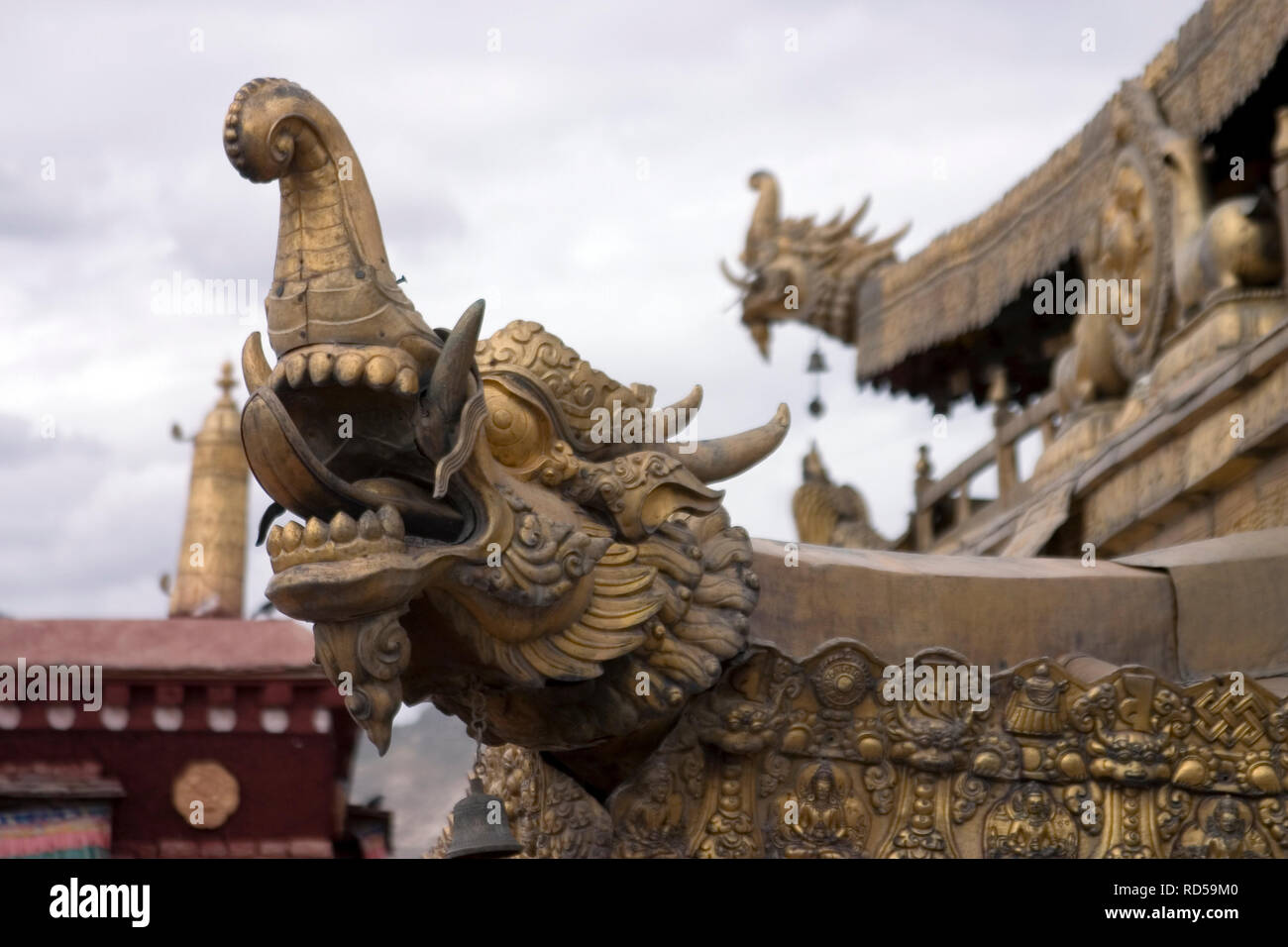 Gottheiten auf Tempel in Lhasa Tibet Stockfoto