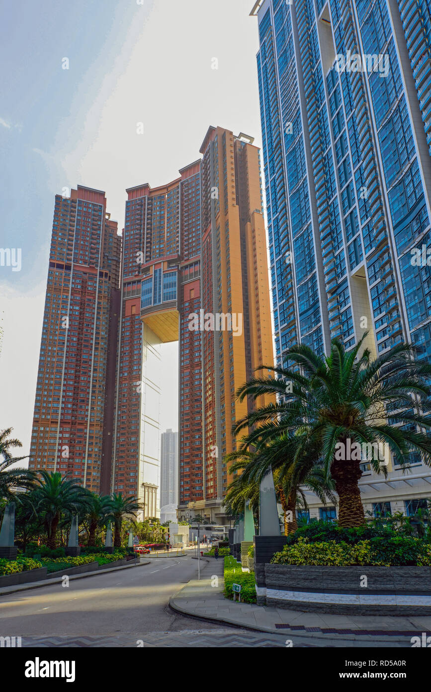 Blick auf den Civic Square und den Bogen, West Kowloon, Hong Kong, China. Stockfoto