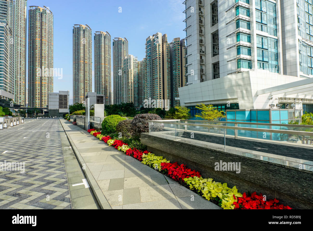 Blick auf den Civic Square und Elemente Mall, West Kowloon, Hong Kong, China. Stockfoto