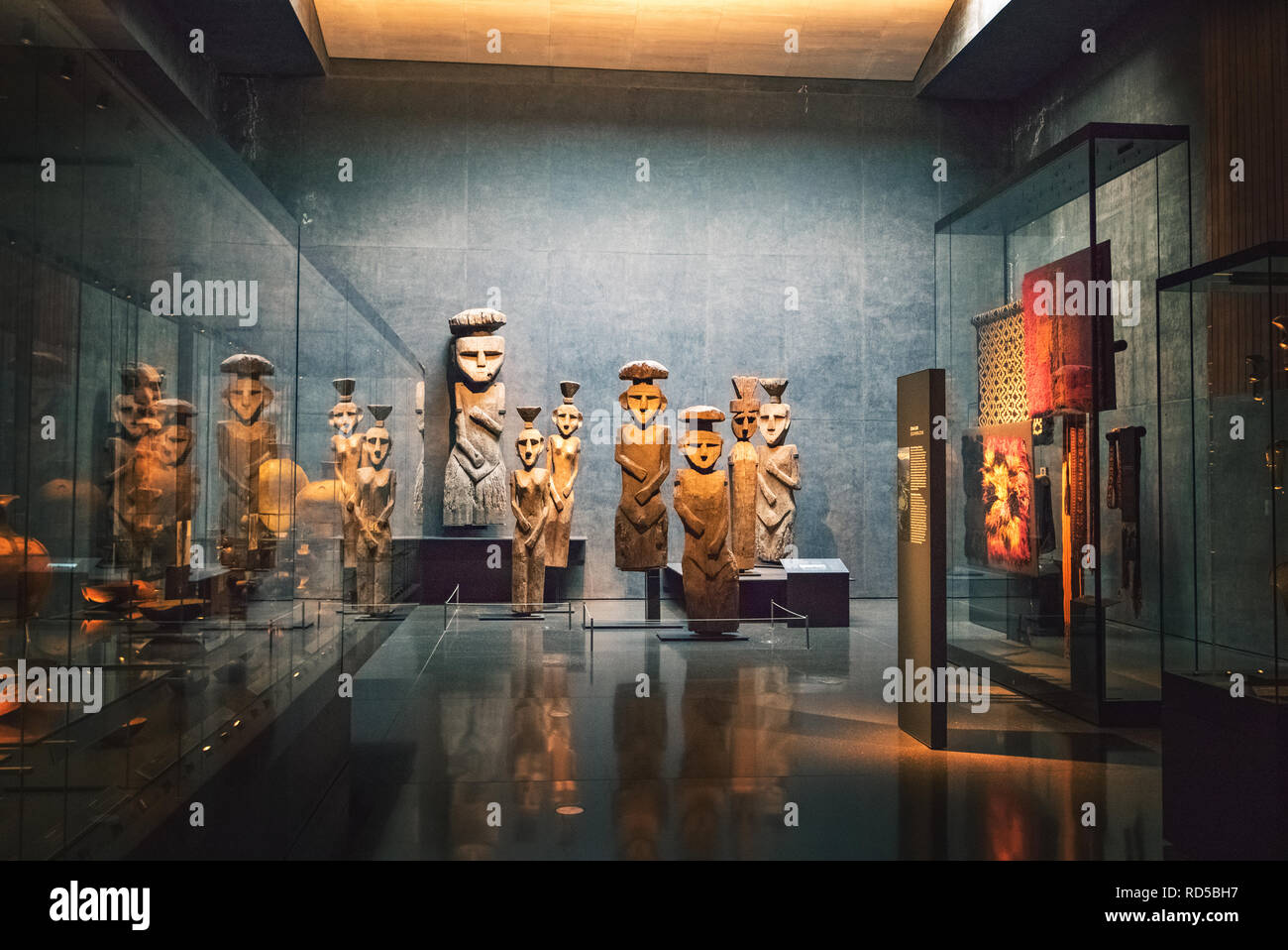 Chemamull Holz Statuen an Präkolumbianischer Kunst Museum - Santiago, Chile Stockfoto