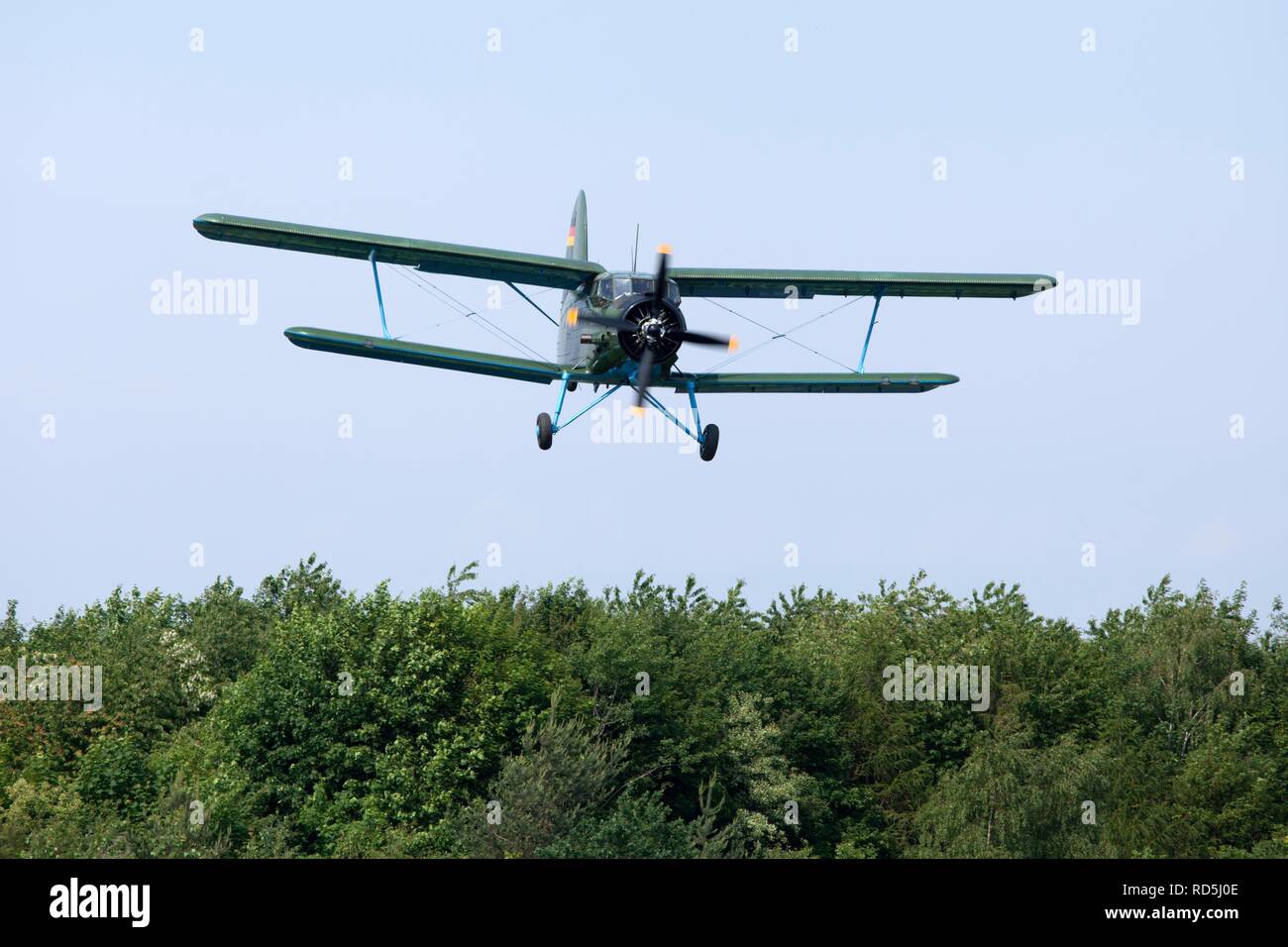 Antonov-2 Doppeldecker, die Feier des 100. Jahrestages der Flugplatz, in Lüneburg, Niedersachsen, Deutschland Stockfoto