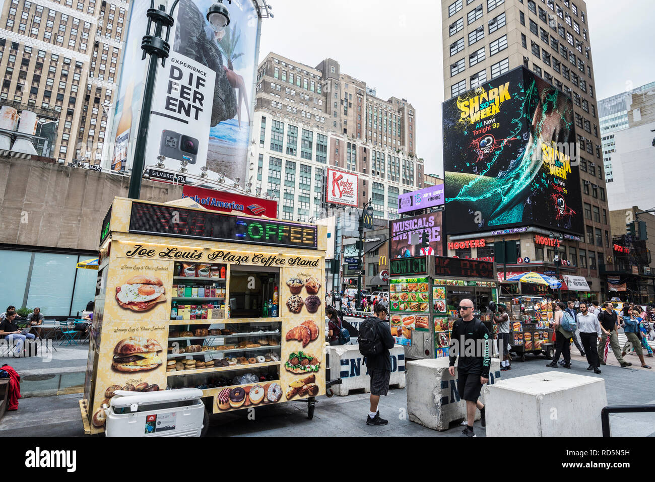 New York City Usa 25 Juli 2018 Food Trucks Vor Dem Madison