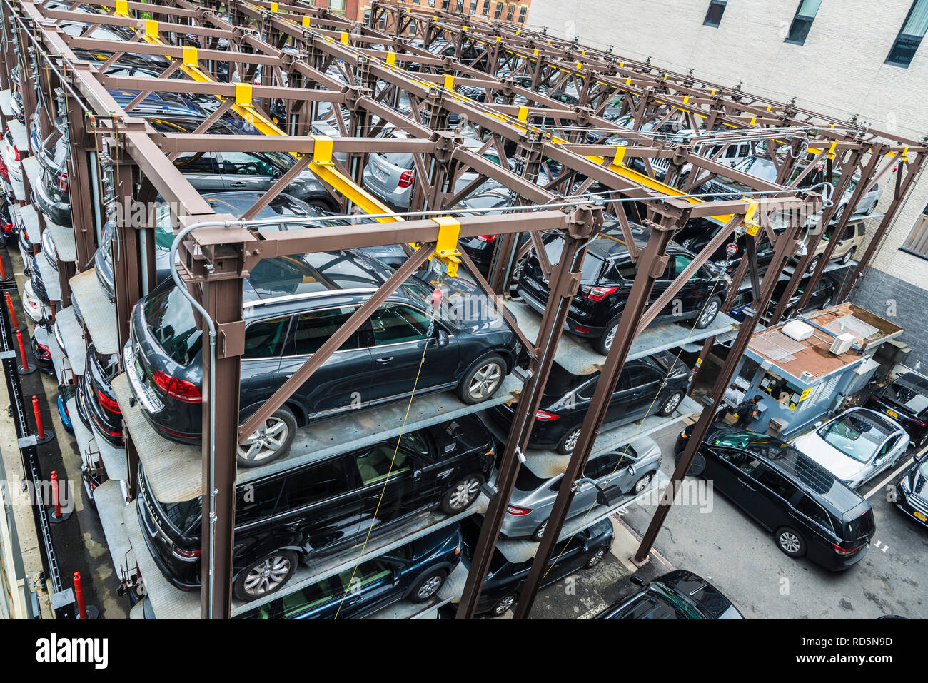 New York City, USA - 25. Juli 2018: Automatisierte Parkhaus parken in Manhattan in New York City, USA Stockfoto