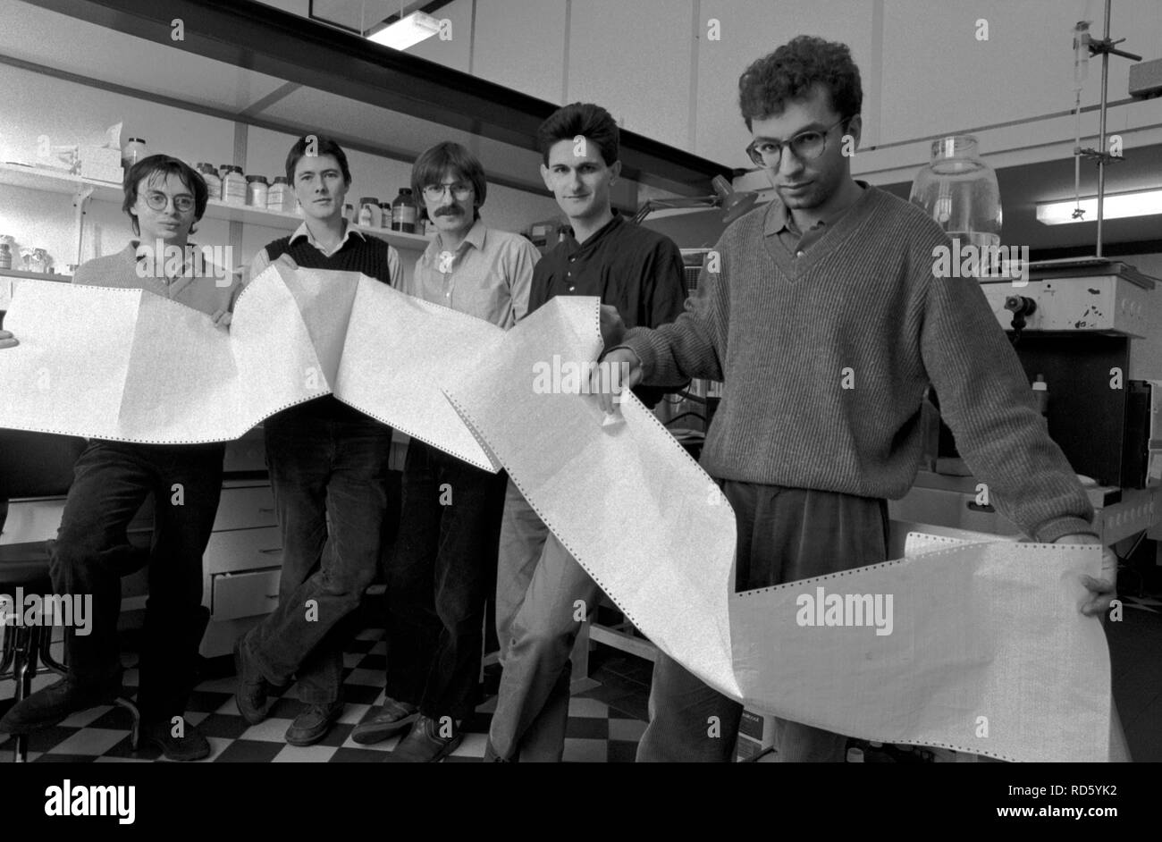 Institut Pasteur Institut Pasteur, Paris Frankreich 1980er Jahre. Professor Montagniers Team identifiziert das AIDS-Virus und findet eine Heilung von HIV-AIDS Auf Der Suche nach dem AIDS-Virus. HOMER SYKES Stockfoto