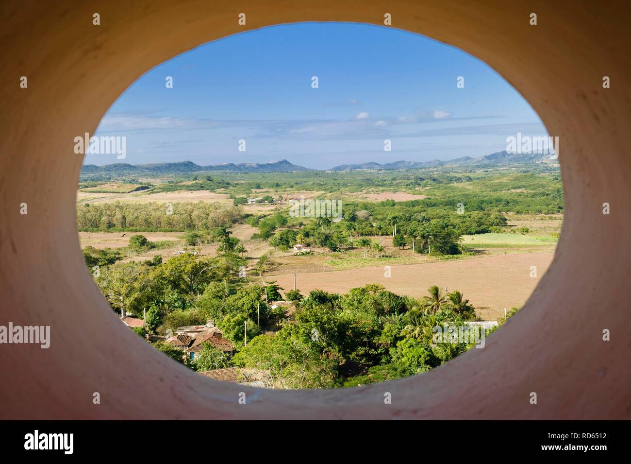 Blick von der Manaca Iznaga Turm über dem Valle de los Ingenios, Tal der Zuckerfabriken, Trinidad Stockfoto