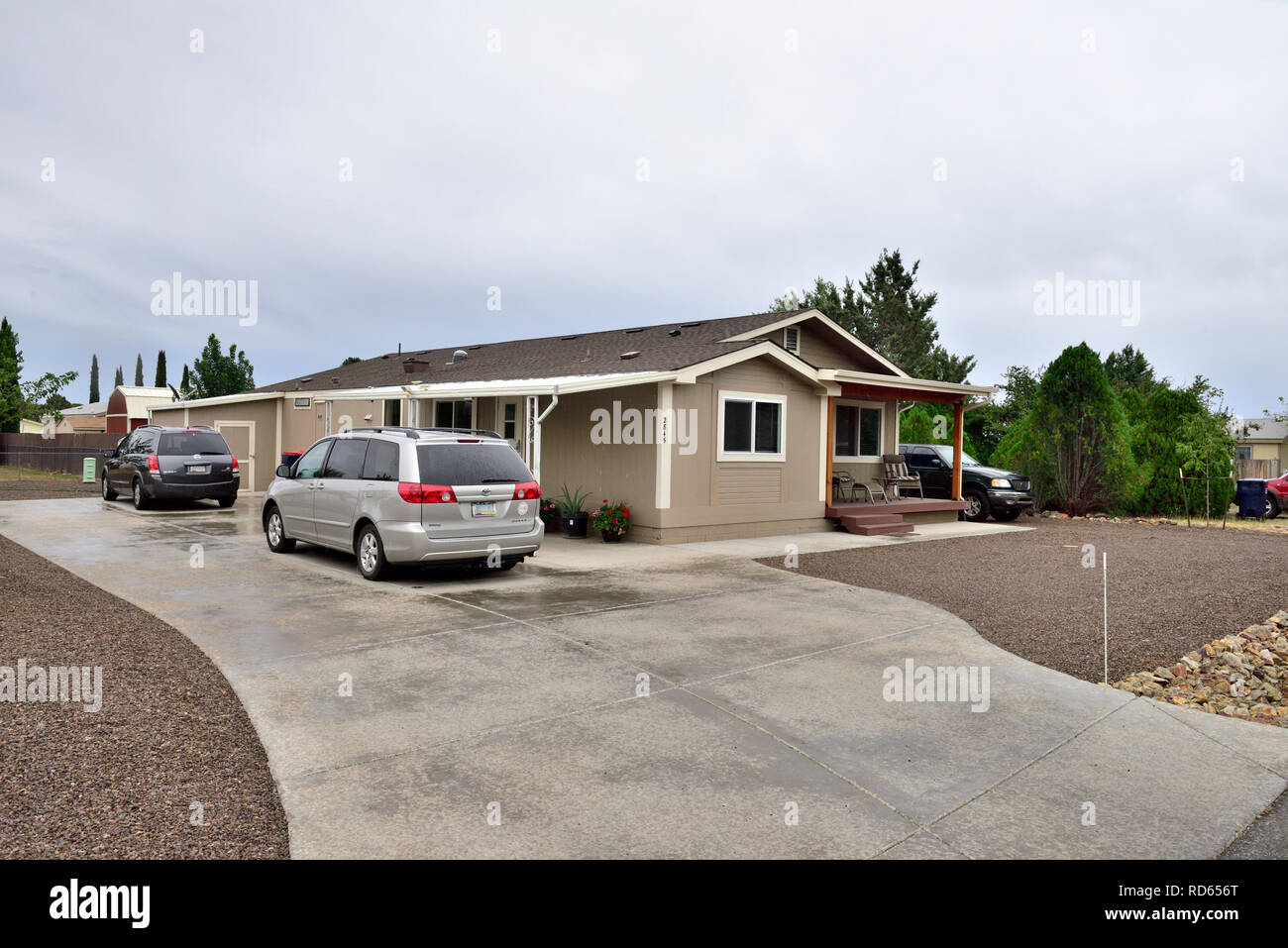 Hergestellt für doppelte Breite home mit Antrieb und Yard in Prescott Valley, Arizona, USA Stockfoto