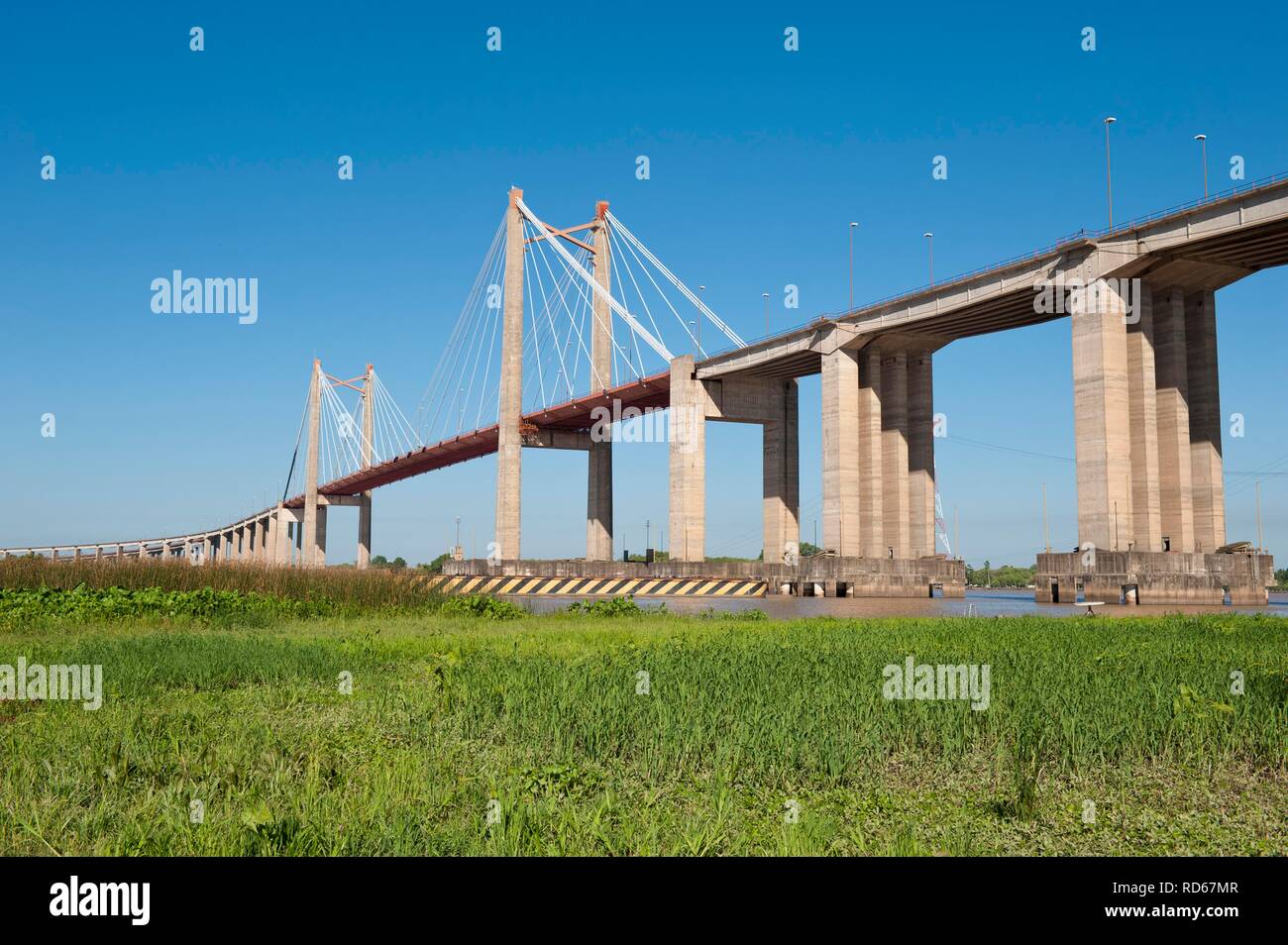 Zarate-Brazo Largo Brücke über den Parana Fluss, Zárate Partido, Buenos-Aires Provinz, Argentinien, Südamerika Stockfoto