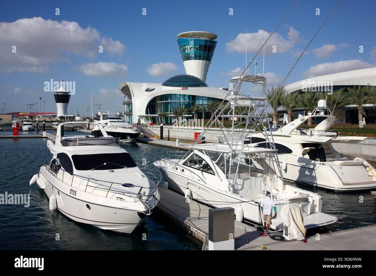 Yas Marina auf Yas Island, in der Nähe der Formel 1-Rennstrecke in Abu Dhabi, Vereinigte Arabische Emirate, Naher Osten, Asien Stockfoto