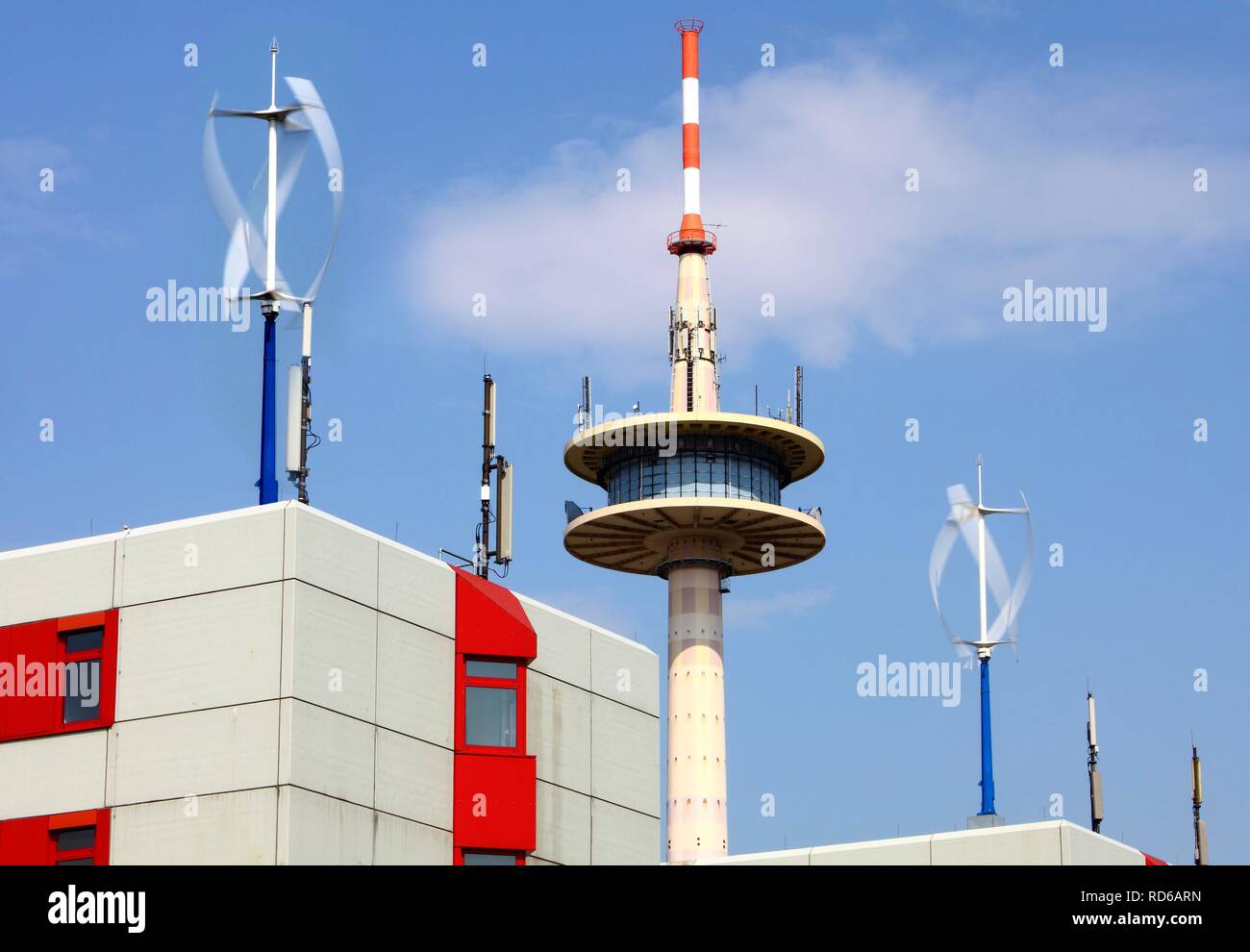 Vertikale micro Windenergieanlage, kleines Windrad auf dem Dach des ETEC Gebäude, eine Testanlage der RWE-Tochter RWE Innogy Stockfoto