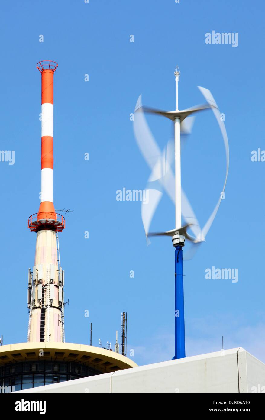 Vertikale micro Windenergieanlage, kleines Windrad auf dem Dach des ETEC Gebäude, eine Testanlage der RWE-Tochter RWE Innogy Stockfoto