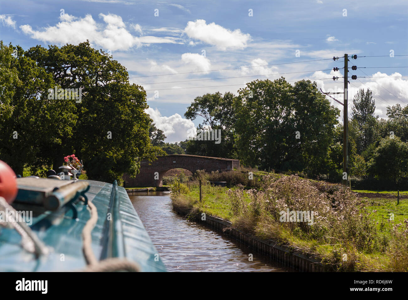 Nähert sich Platt's Brücke auf dem Llangollen-kanal, Cheshire, England Stockfoto