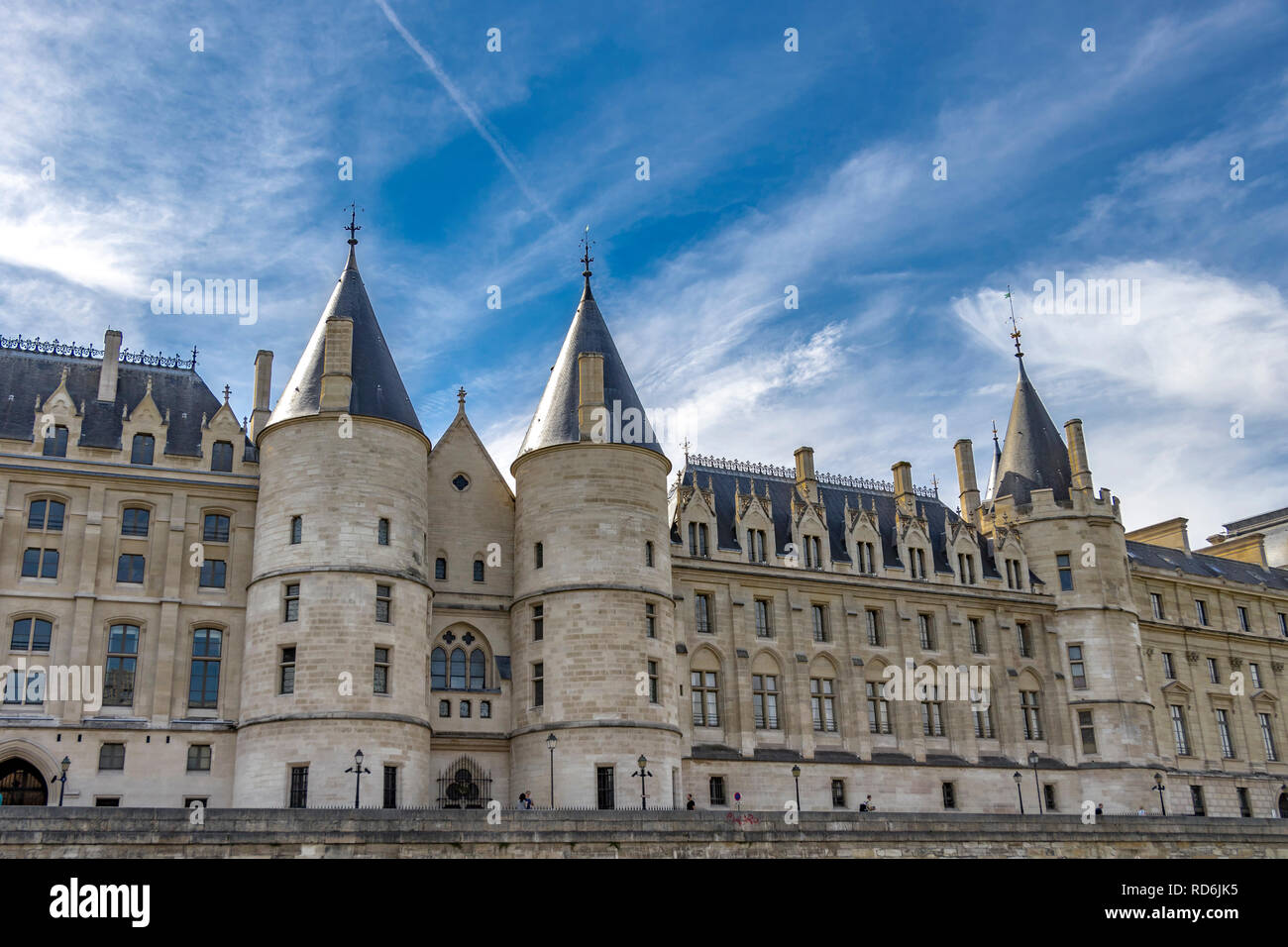 Die konischen Türme der Conciergerie, ein ehemaliges berüchtigtes Gefängnis und der älteste noch erhaltene Teil des Palais de la Cité auf der Île de la Cité, Paris Stockfoto