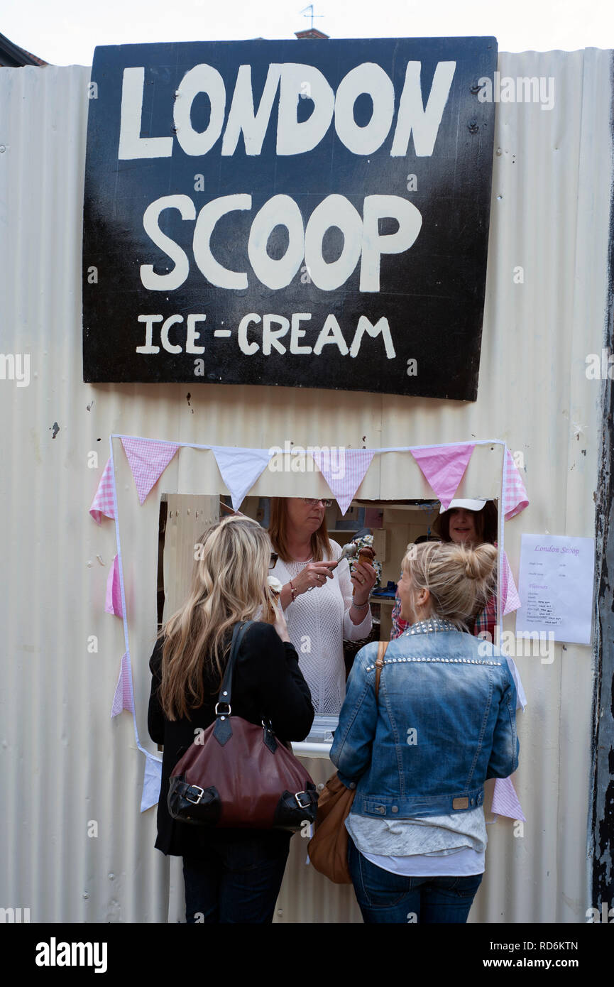 Ein Pop-up-shop Home Verkauf von Eis, Columbia Road, Bethnal Green, London, Vereinigtes Königreich Stockfoto