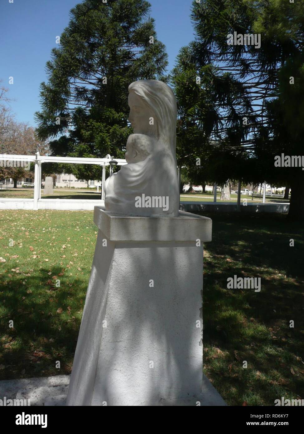 América (Pueblo) - Plaza Central, monumento Madre e hijo (01). Stockfoto