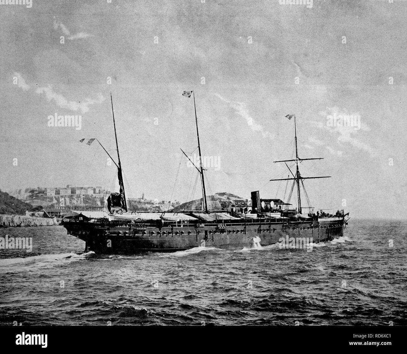 Frühe Autotype von der Ankunft des Schiffes L'Iraouaddi in Madagaskar, Afrika, 1880 Stockfoto