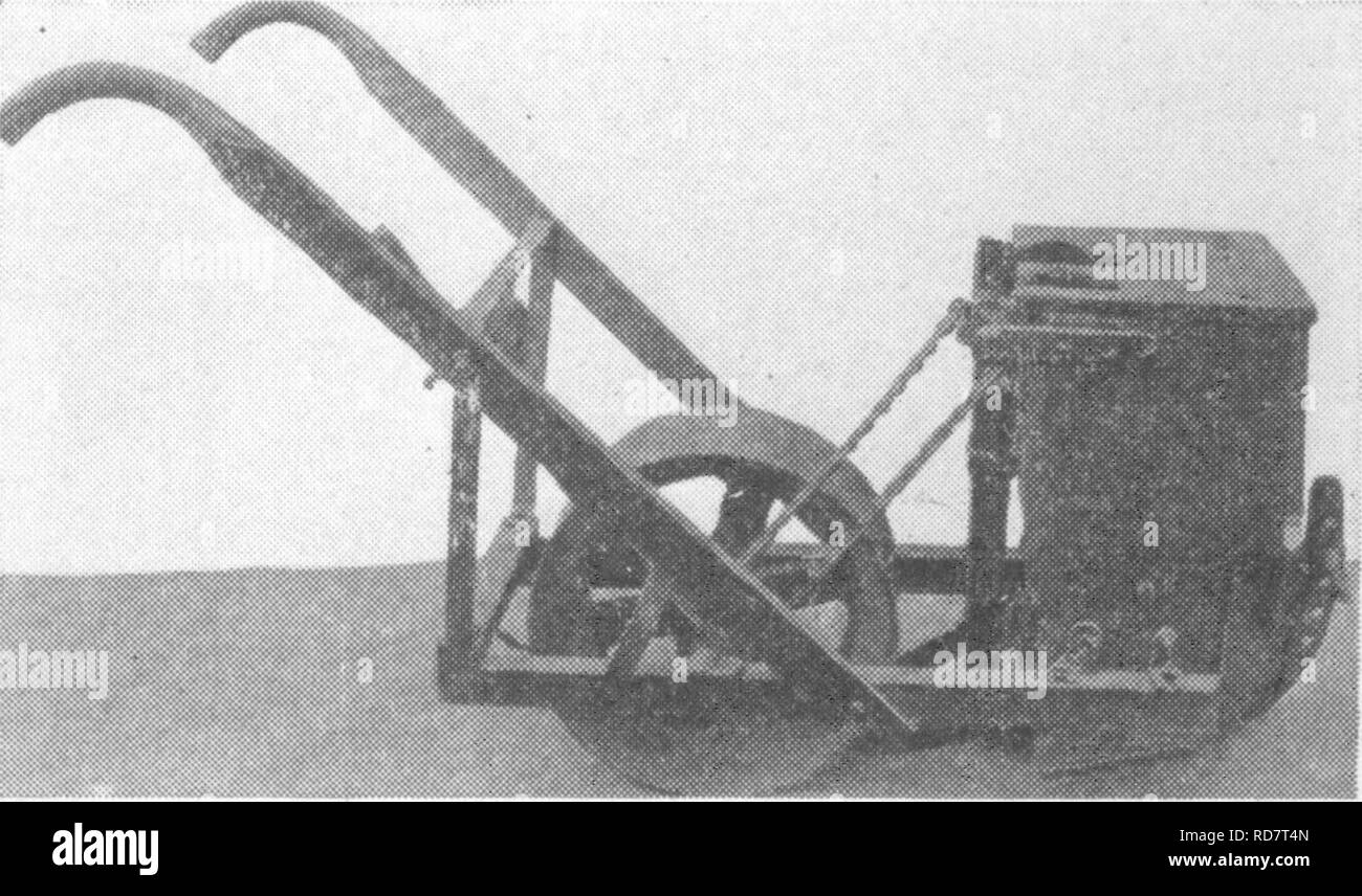 . Die Enzyklopädie der praktischen Gartenbau; eine Referenz System der kommerziellen Gartenbau, über die praktische und wissenschaftliche Phasen der Gartenbau, mit besonderem Bezug auf Obst und Gemüse;. Gartenarbeit; Obst - Kultur; Gemüseanbau. 1578 ENZYKLOPÄDIE DER PRAKTISCHEN HORTICULTURP: Pflanzen ein Morgen. Eineinhalb Küsschen der Spanischen Erdnüsse, oder zwei Scheffel in den Hülsen geschält, sind für einen Hektar benötigt. Je größer die Sorgfalt bei der Pflanzung ausgeübt wird, desto kleiner wird die Verschwendung von Samen, Wirtschaft ist durchaus ein Objekt bei der Pflanzung von speziell ausgewählten oder high-priced Same. Tiefe Stockfoto