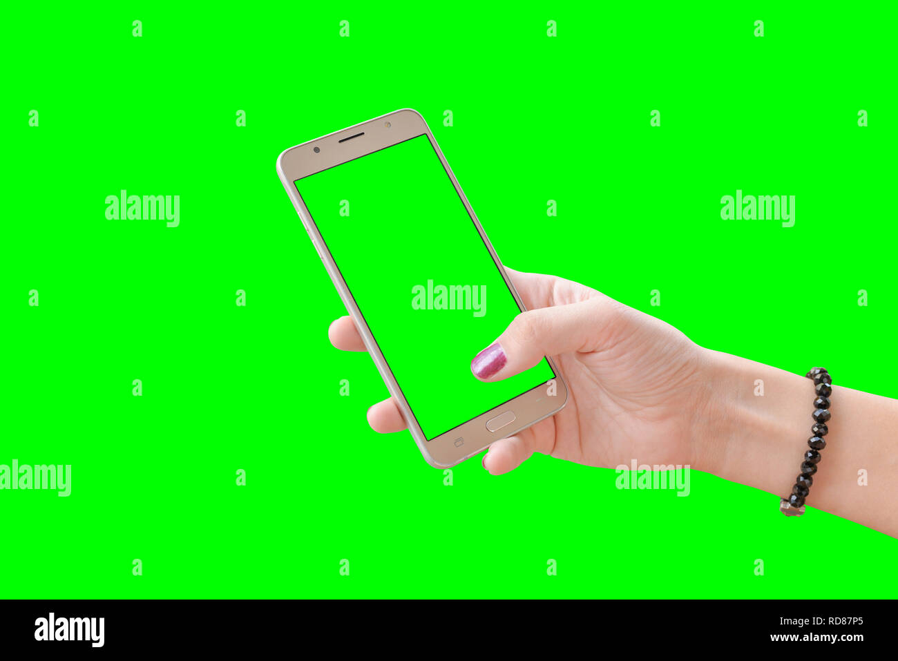 Telefon in Mädchen Hand, close-up. In grün isoliert, Chroma Key. Stockfoto