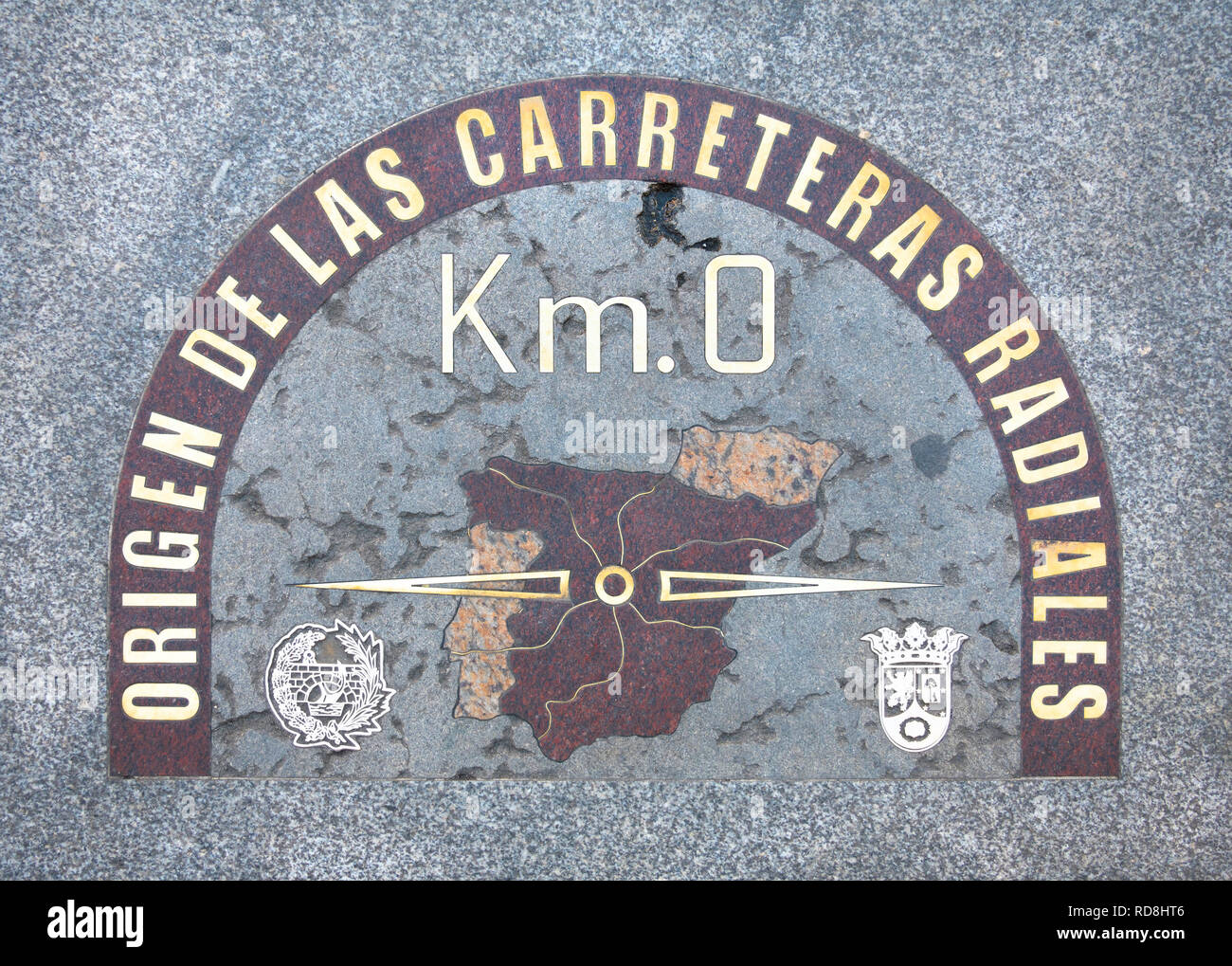 Madrid Null Kilometer Km 0 Stein, das geographische Zentrum Spaniens, von der aus alle sechs nationalen Straßen gemessen werden. Stockfoto