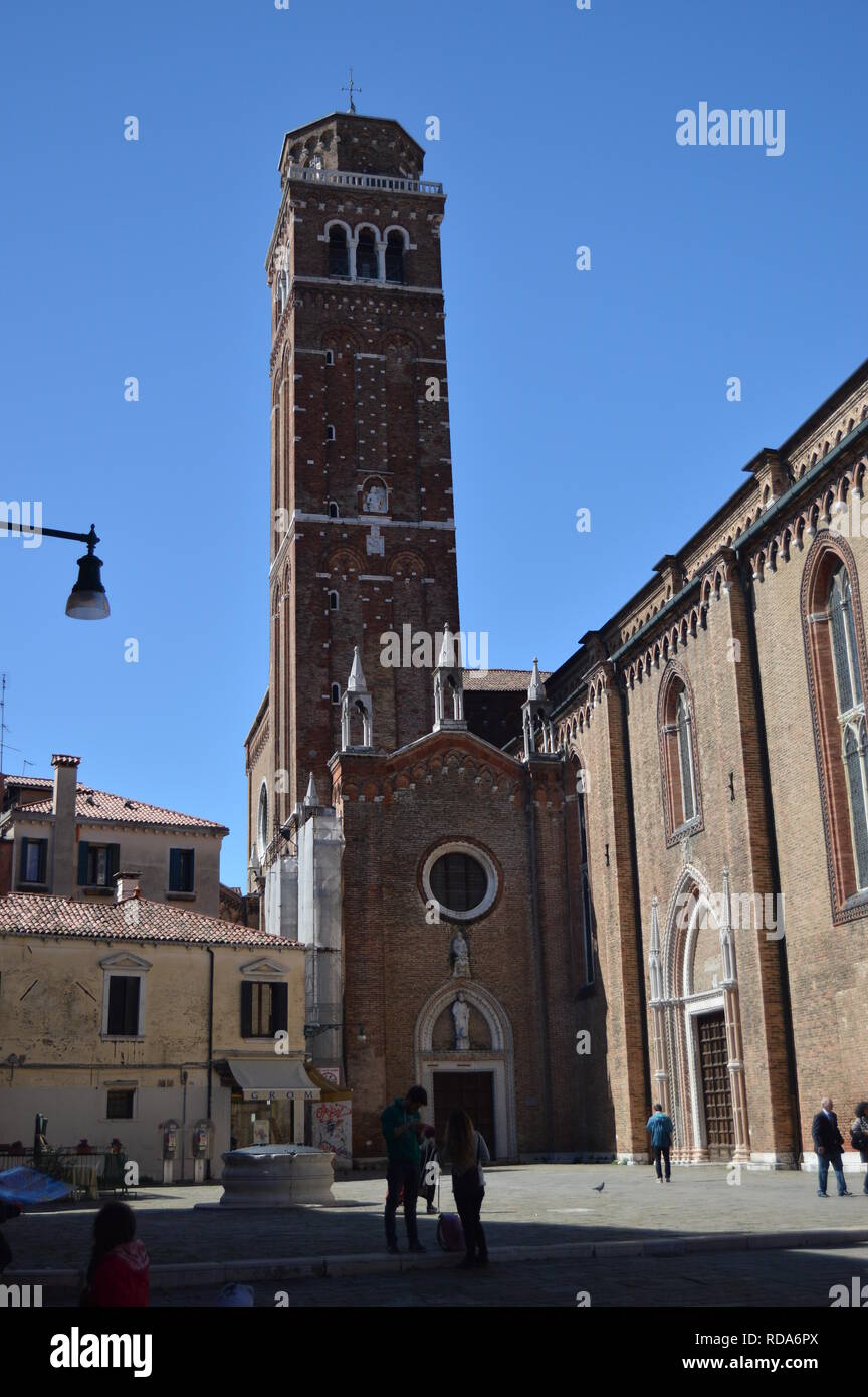 Pfarrei Santa Maria Gloriosa Del Frari in Venedig. Reisen, Urlaub, Architektur. März 27, 2015. Venedig, Region Venetien, Italien. Stockfoto