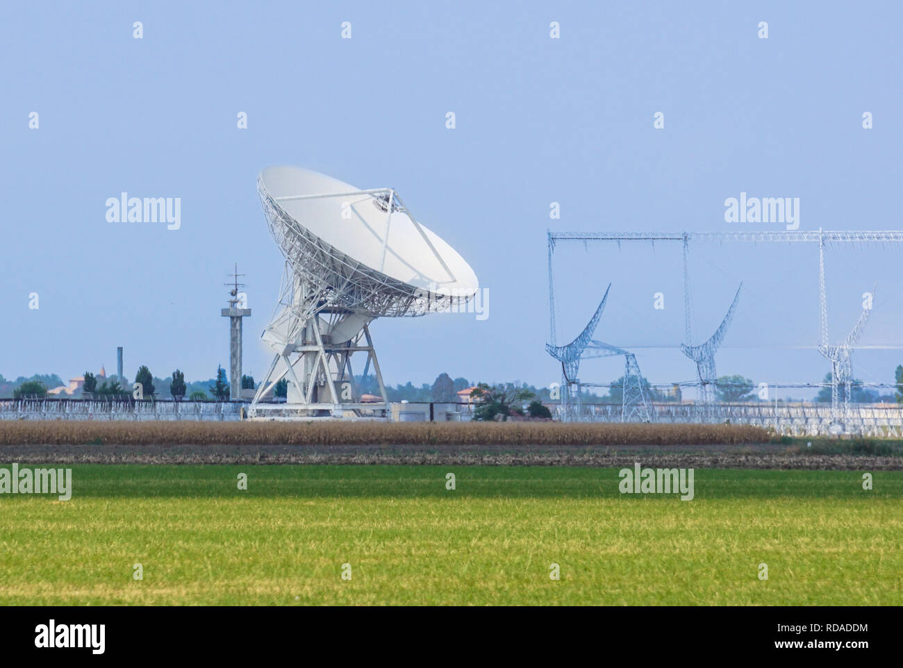 Riesige Radioteleskope Suche nach außerirdischem Leben. Stockfoto