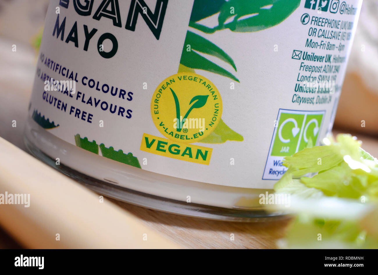 Vegane mayo Mayonnaise in der Hellmann Glas Glas Stockfoto