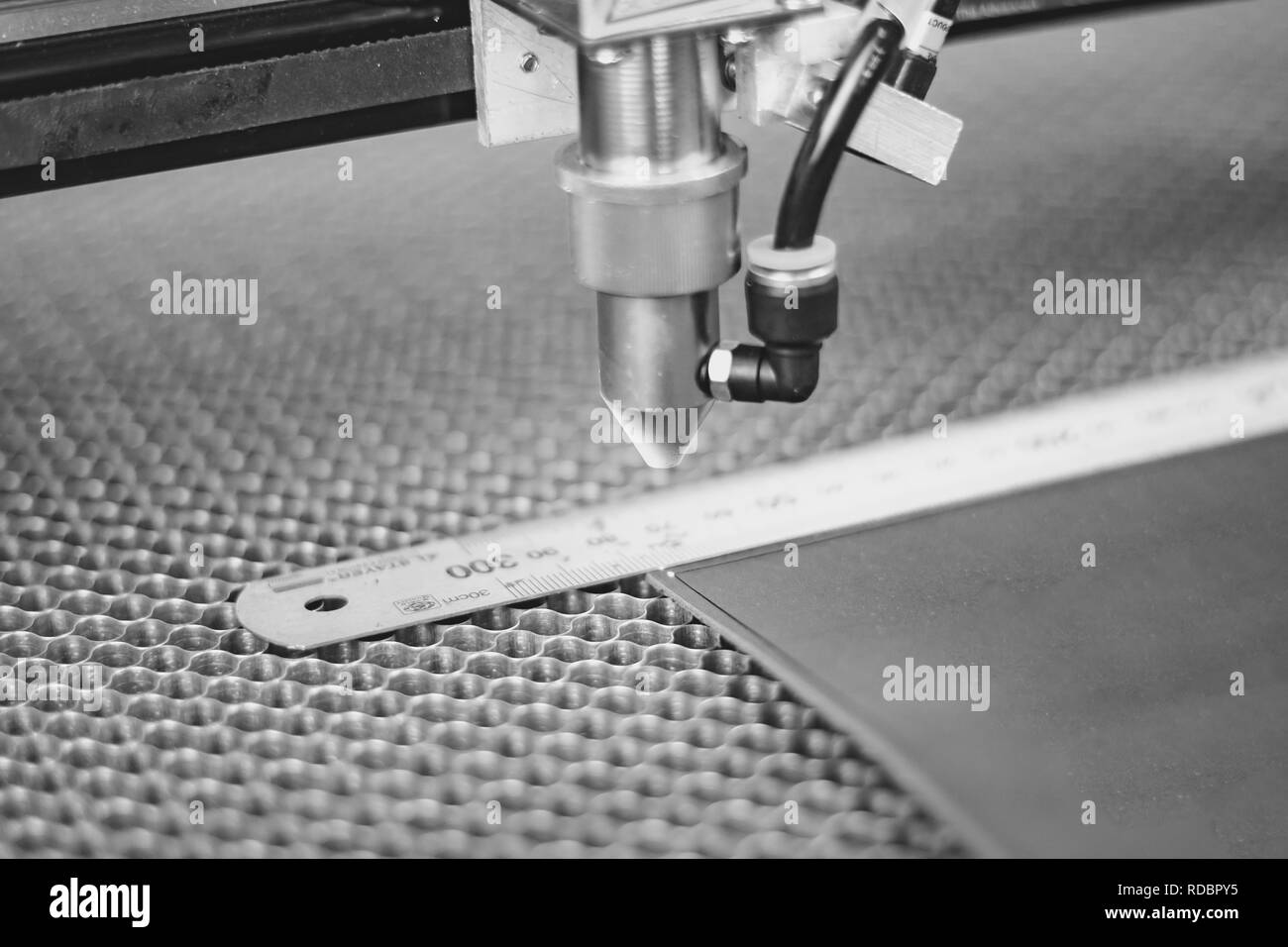 Sehr feine CNC-Leder schneiden router Maschine Stockfoto