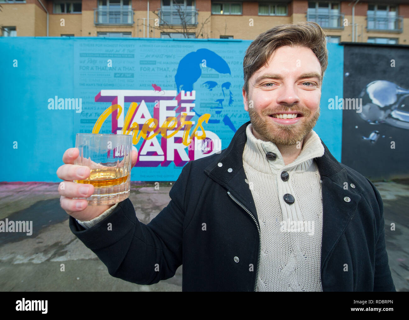 Glasgow, UK - 14. Januar 2019. Minister für Europa, Migration und internationale Entwicklung Ben Macpherson stellt ein neues Wandbild von Schottischen erstellt Stockfoto