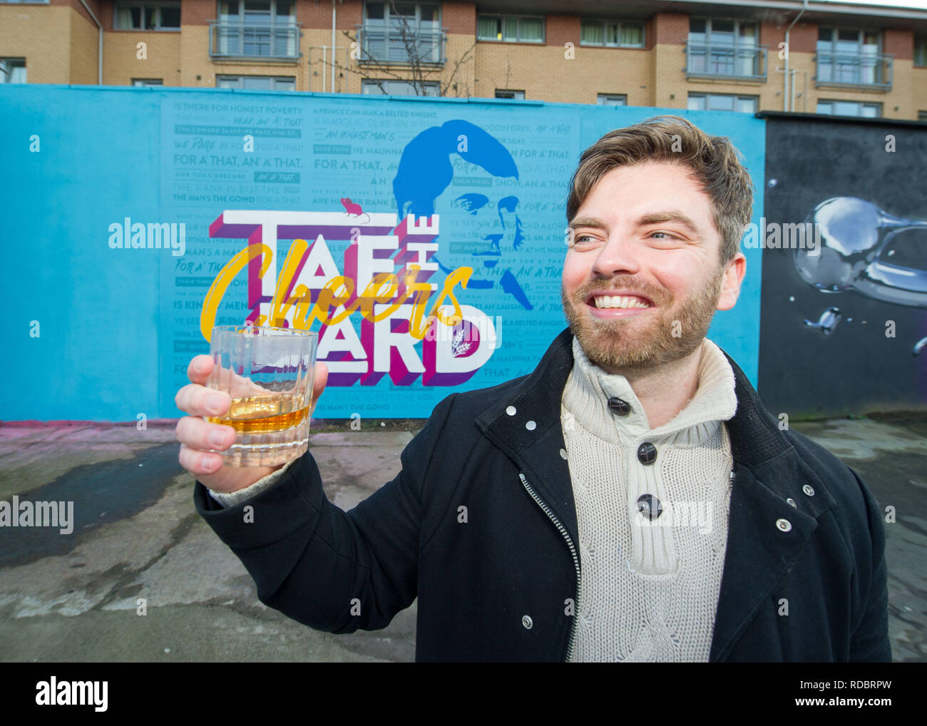 Glasgow, UK - 14. Januar 2019. Minister für Europa, Migration und internationale Entwicklung Ben Macpherson stellt ein neues Wandbild von Schottischen erstellt Stockfoto