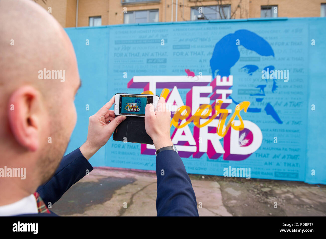 Glasgow, UK - 14. Januar 2019. Minister für Europa, Migration und internationale Entwicklung Ben Macpherson (Bild) stellt ein neues Wandbild erstellt b Stockfoto