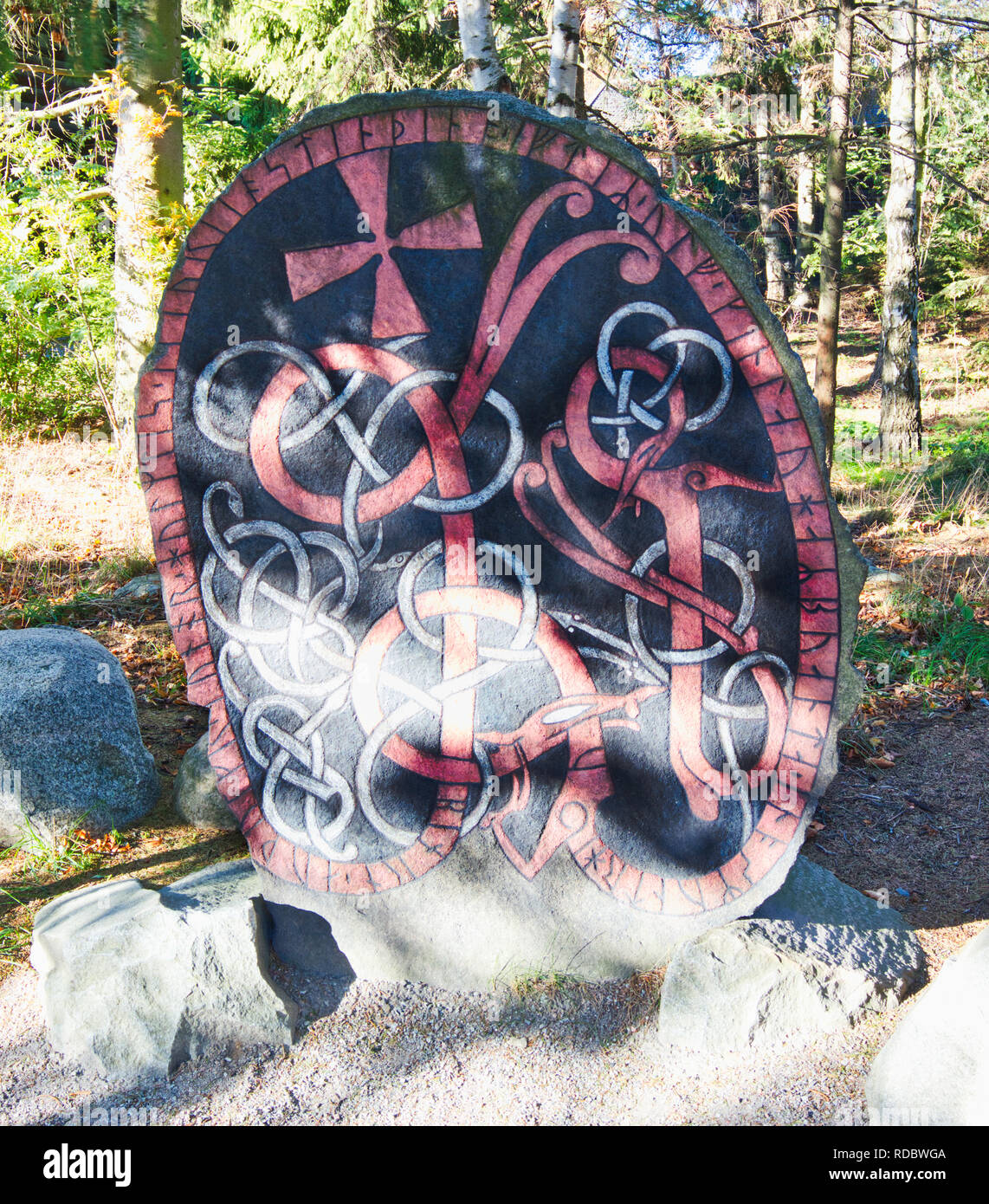 Rune Stein von Uppland eingeschrieben in Erinnerung an einen toten Viking, Freilichtmuseum Skansen, Djurgården, Stockholm, Schweden, Skandinavien Stockfoto