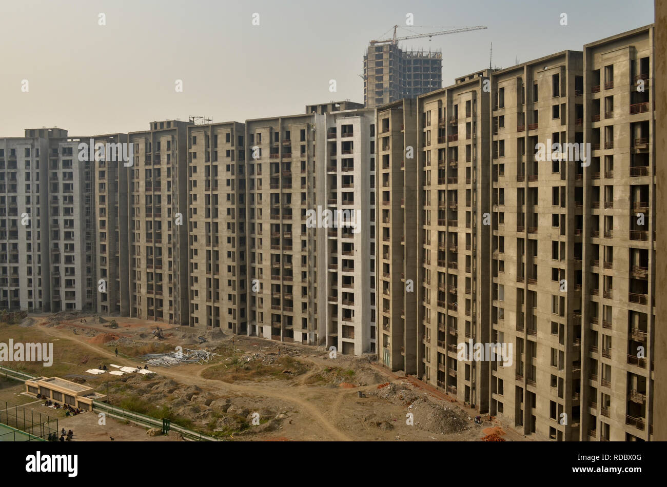 Im Bau mehrstoeckigen Wohnhaus in Delhi, Navi Mumbai, Jaipur, Pune, Kolkata, Mumbai, Gurgaon, Greater Noida, Bangalore Stockfoto