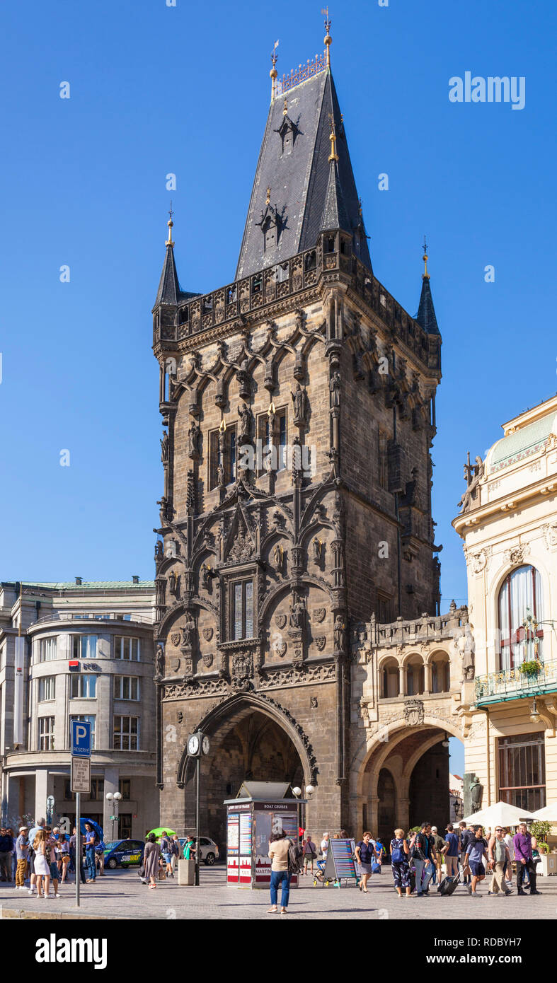 Der Pulverturm in Prag Prag Prag Prašná brána Pulverturm Prager Náměstí Republiky Prag Tschechische Republik EU Europa Stockfoto