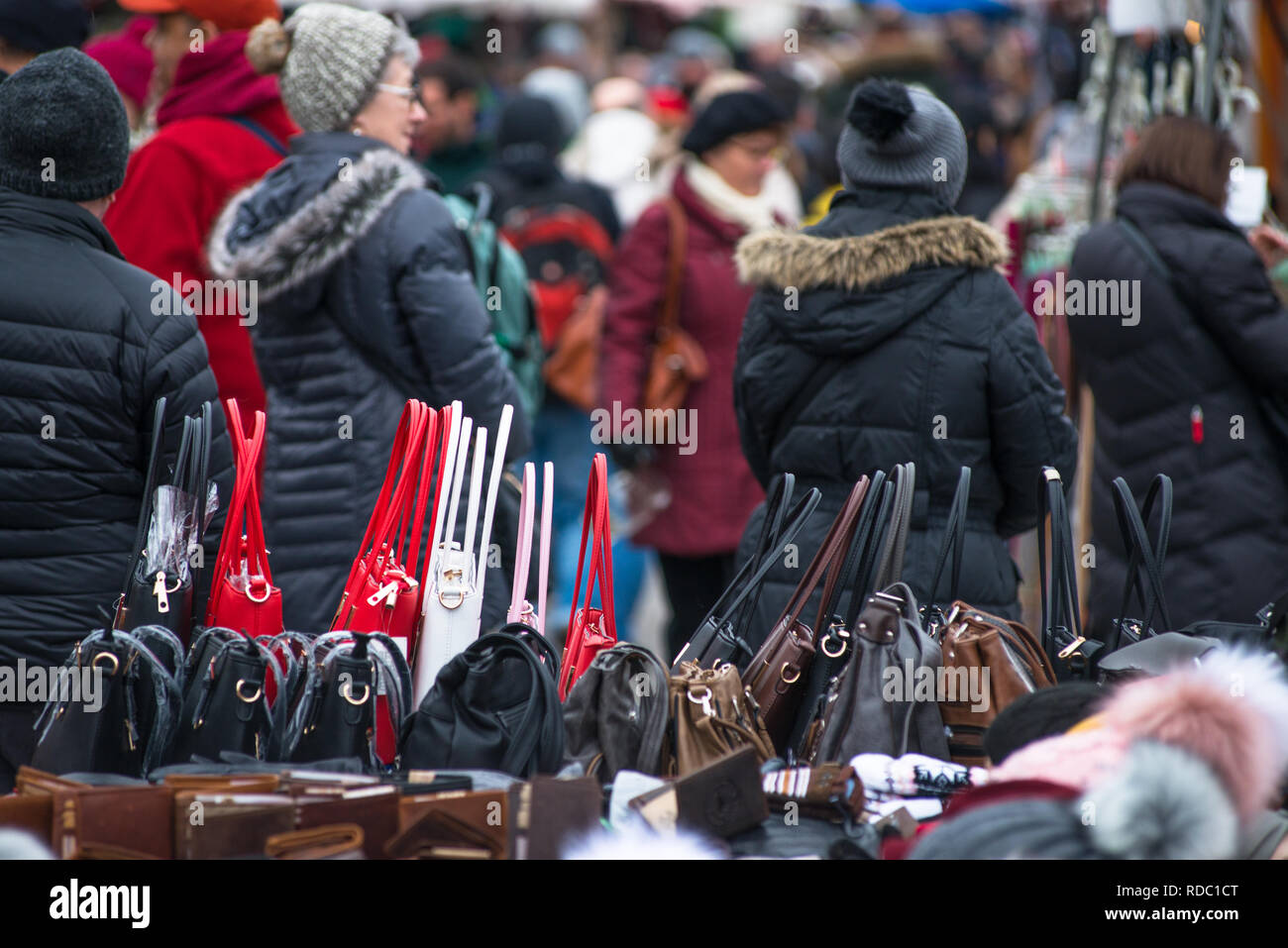 Vienna Naschmarkt Linke Wienzeile Flohmarkt Antikmarkt. Österreich. Stockfoto