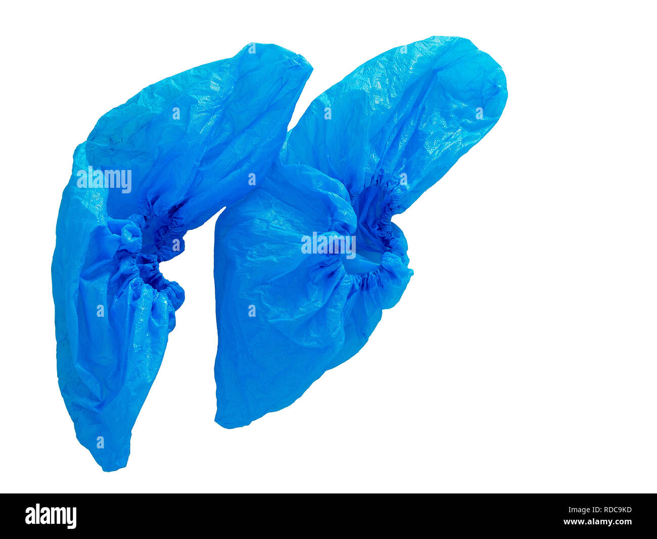 Kunststoff blau Schuh Protektoren, Abdeckungen auf weißem Hintergrund. Hygiene in medizinischen Situationen etc. Als Einzel, Einweg. Stockfoto Kunststoff blau Schuh Protektoren, Abdeckungen auf weißem Hintergrund. Hygiene in medizinischen Situationen etc. Als Einzel, Einweg. Stockfoto