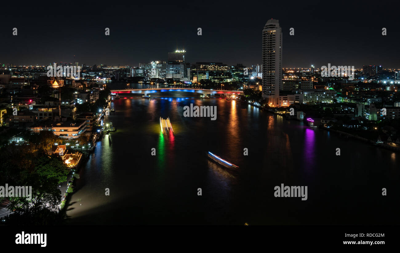 Bangkok Stadtbild. Bangkok bei Nacht Riverside Stockfoto