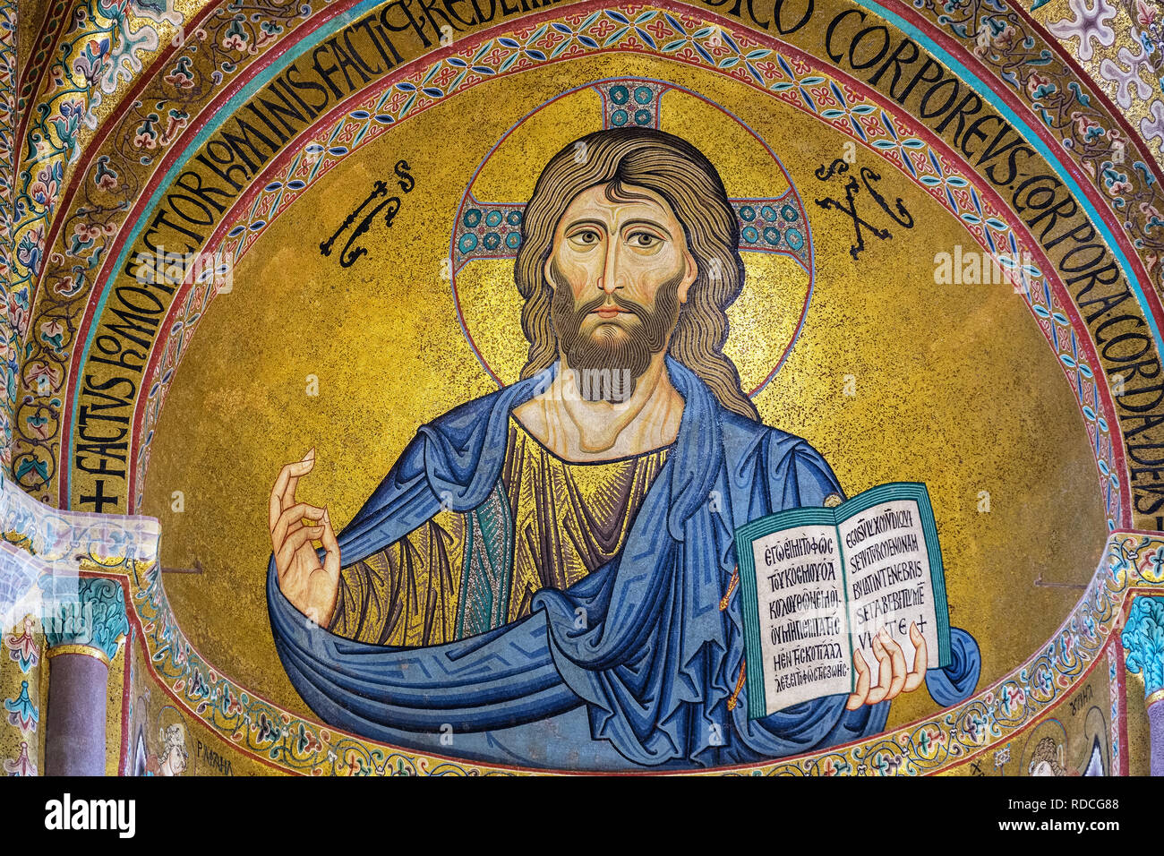 Der Christus Pantokrator Mosaik in der Kathedrale San Salvatore. Cefalu, Sizilien, Italien Stockfoto