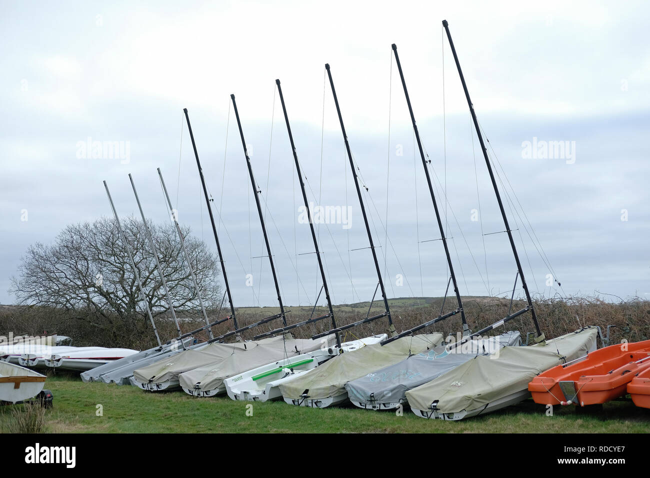 Boote für den Winter in Cornwall gespeichert. Stockfoto