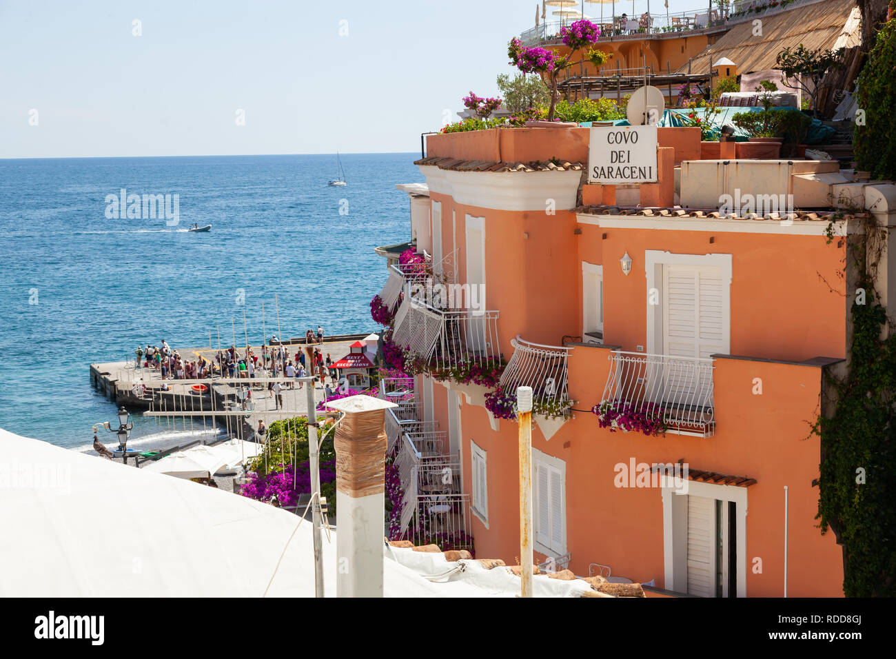 Positano, Italien - Juli 01, 2013: Das Covo dei Saraceni, 5 Sterne Hotel in Positano und bietet luxuriöse Suiten mit Whirlpool und Panoramablick jetzt salwater Stockfoto