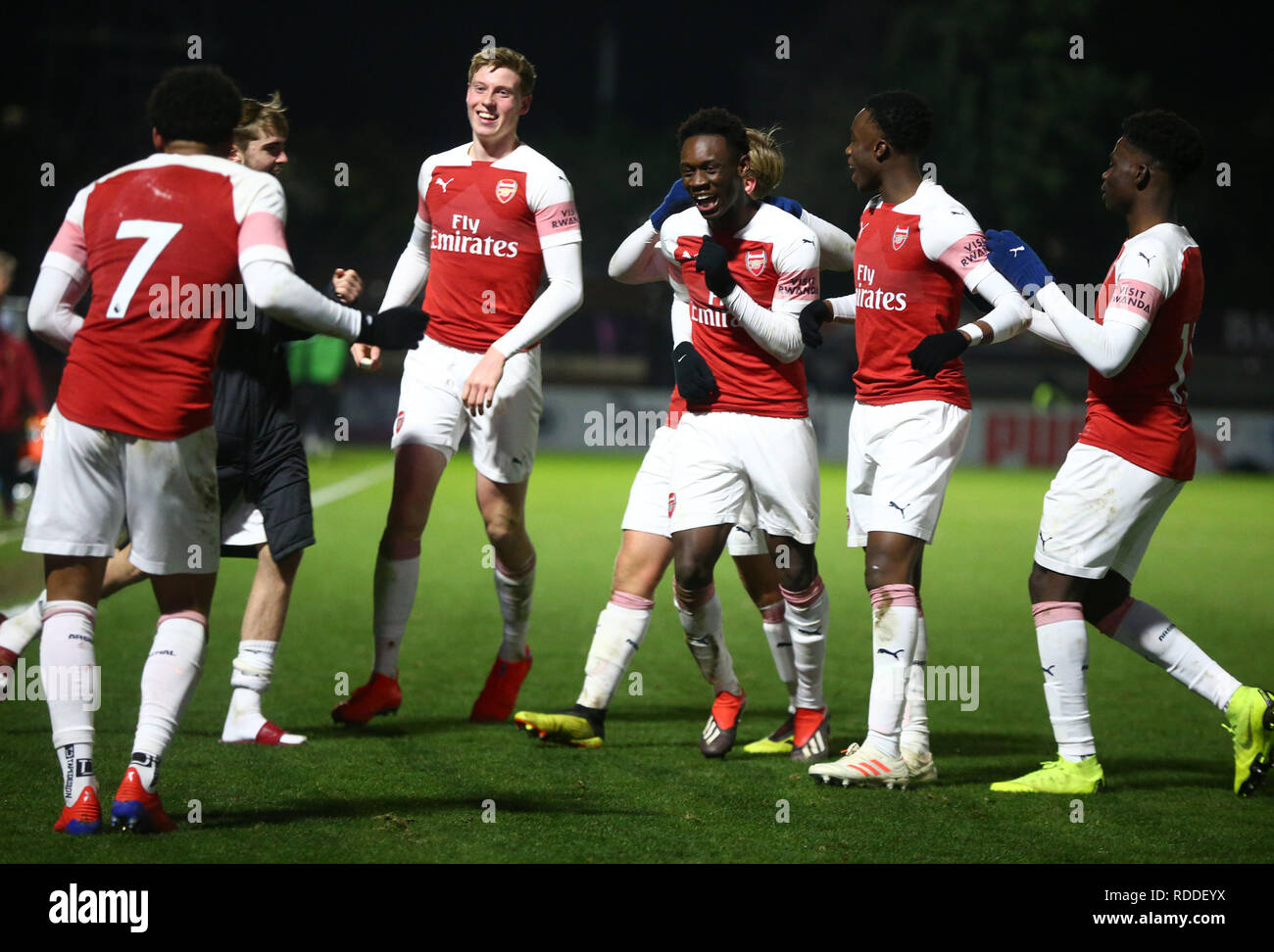 Portsmouth, England - Januar 17: Folarin Balogun von Arsenal sein Ziel während der FA Jugend vierte Runde Spiel zwischen Arsenal und Tottenham Hotspur am Wiese Park Stadion feiern am Januar 17, 2019 in London, Vereinigtes Königreich. Kredit Aktion Foto Sport FA Premier League und der Football League Bilder unterliegen dem DataCo Lizenz EDITORIAL NUR VERWENDEN Keine Verwendung mit nicht autorisierten Audio-, Video-, Daten-, Spielpläne (außerhalb der EU), Verein/liga Logos oder "live" Dienstleistungen. On-line-in-Verwendung beschränkt auf 45 Bildern (+15 in zusätzliche Zeit). Kein Einsatz zu emulieren, bewegte Bilder. Keine Verwendung in Wetten, Spiele oder single Club Stockfoto