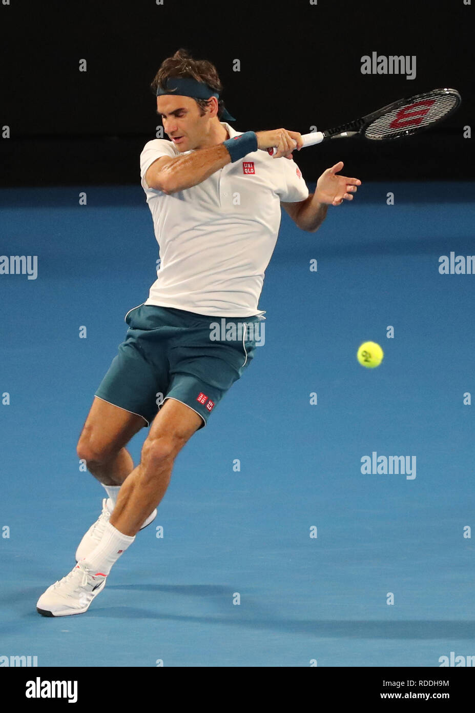 Melbourne Park, Melbourne, Australien. Jan, 2019 18. Australian Open Tennis, Tag 5; Roger Federer von der Schweiz in die Kugel mit Taylor Fritz von USA Credit: Aktion plus Sport/Alamy leben Nachrichten Stockfoto