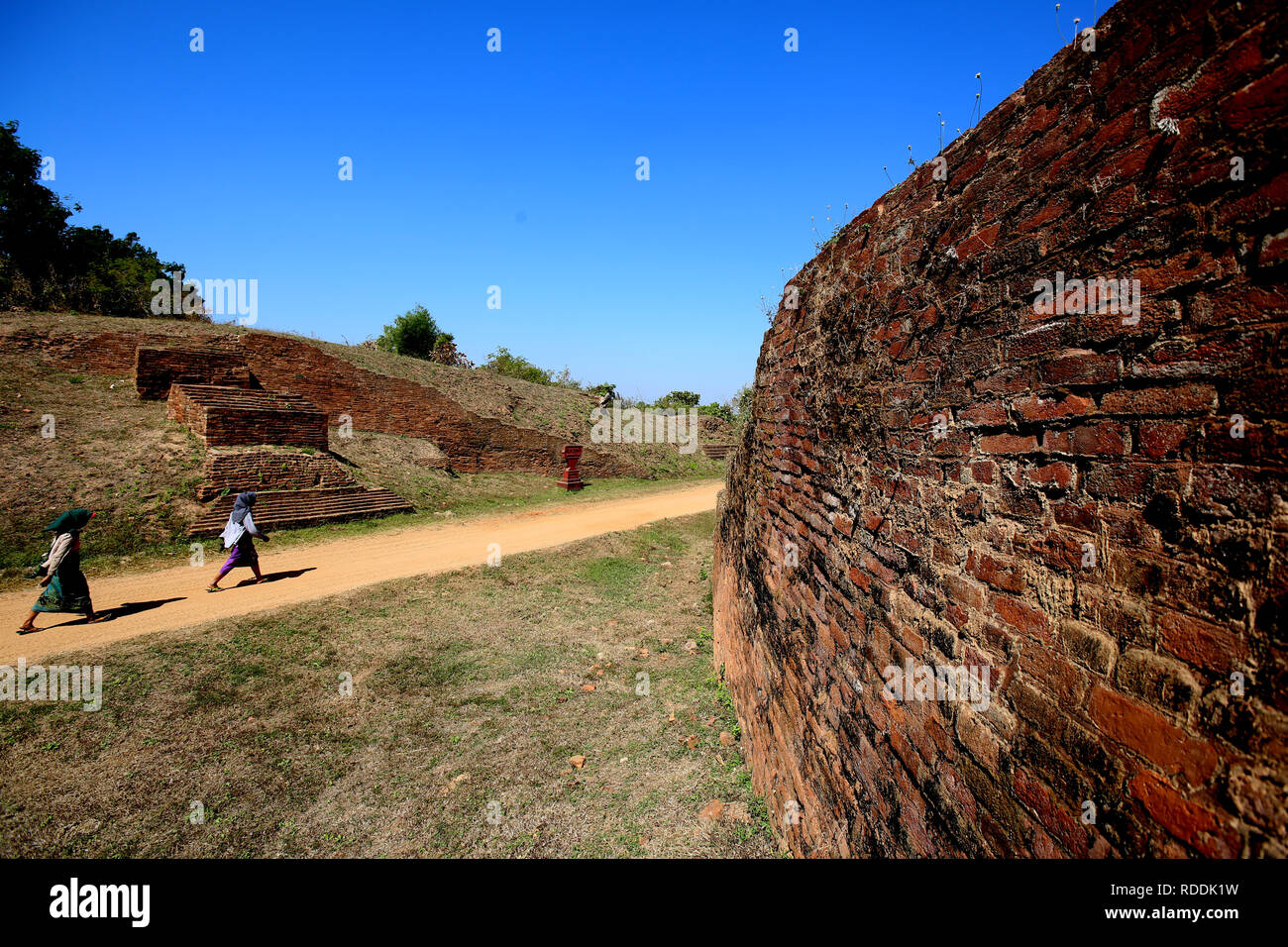 Pyay. 17 Jan, 2018. Foto auf Jan. 17, 2018 zeigt eine Szene des Sri Ksetra Welterbe in Pyay von Bago region, Myanmar. Als einer der alten Pyu Städte, Sri Ksetra ist in Pyay, Bago Region liegt. Es war, als das Weltkulturerbe von Myanmar im Jahr 2014 zusammen mit anderen zwei alte Pyu Städte - Halin und Bekthano aufgeführt. Credit: U Aung/Xinhua/Alamy leben Nachrichten Stockfoto