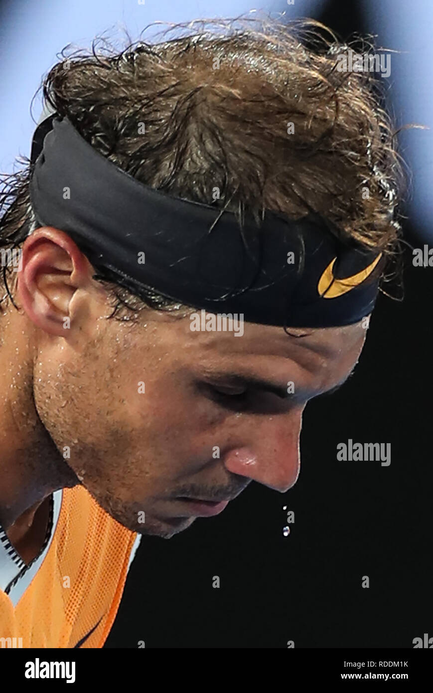 Melbourne, Australien. Jan, 2019 18. Rafael Nadal von Spanien reagiert während der Herren Einzel 3. Runde gegen Alex de Minaur von Australien der Australian Open in Melbourne, Australien, 18.01.2019. Credit: Bai Xuefei/Xinhua/Alamy leben Nachrichten Stockfoto