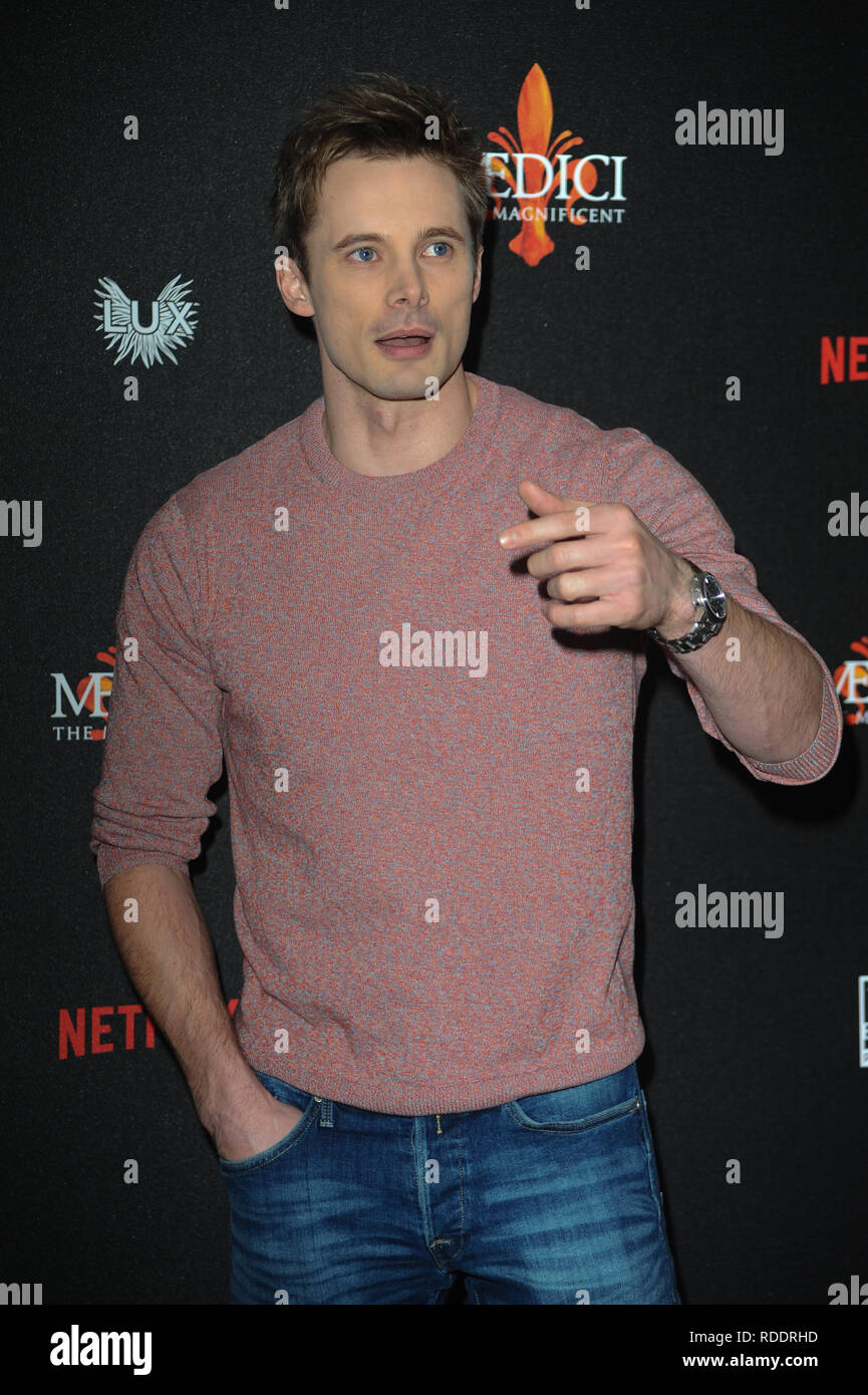 Bradley James während des Netfix Screening Mediici den Herrlichen gesehen, Cast Photocall im Soho Hotel in London. Stockfoto