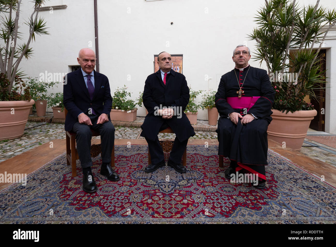 Corigliano Rossano, der Minister für das kulturelle Erbe Alberto Bonisoli besuchen Rossano zu sehen und Blatt durch den Codex Purpureus, eine griechische Handschrift aus dem 6. Jahrhundert. 18/01/2019, Corigliano Rossano, Italien Stockfoto